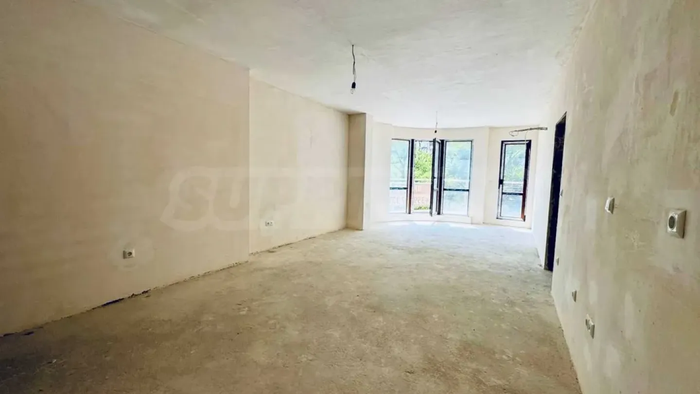 Spacious 3-Bedroom Apartment Near Varna Park - Image 1
