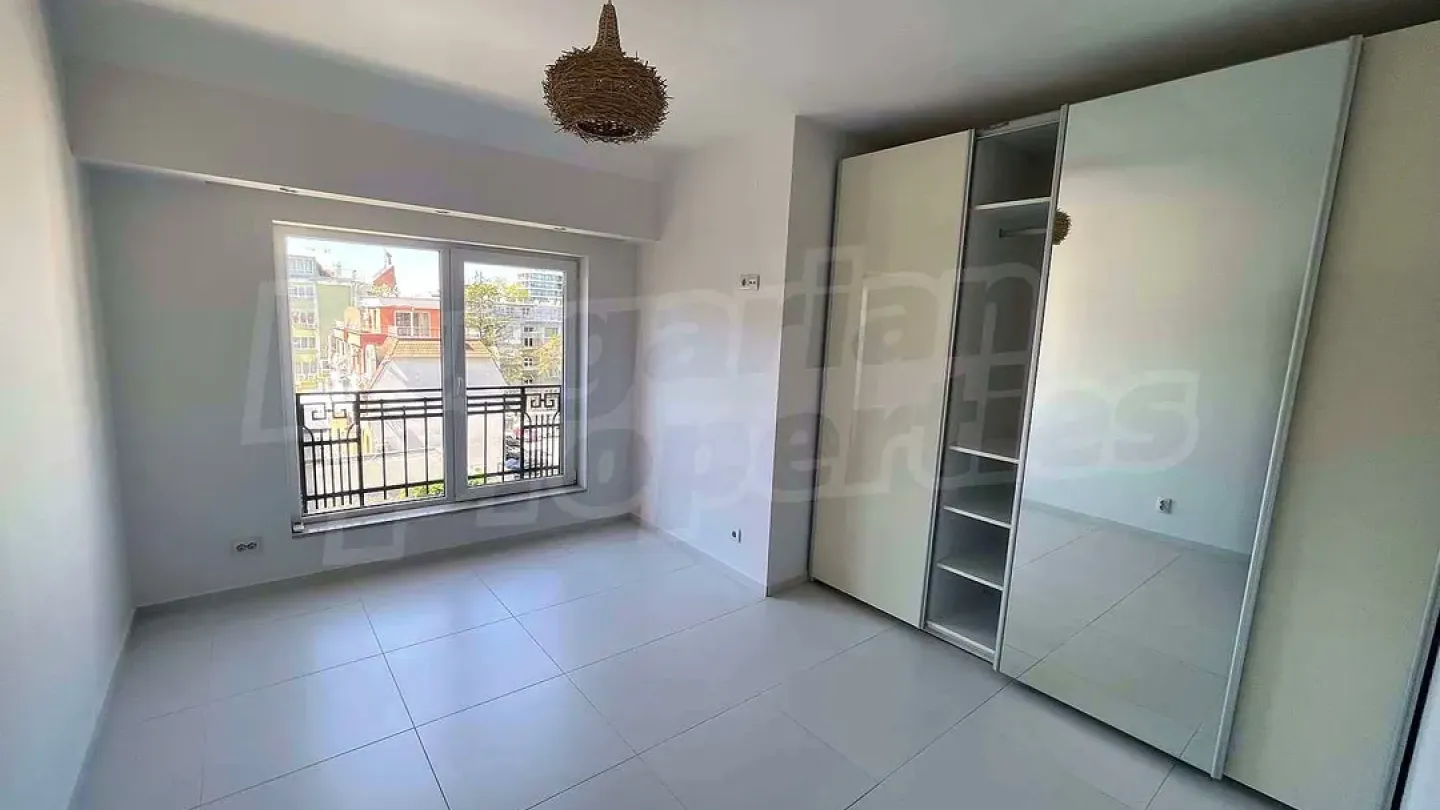 Spacious 3-Bedroom Apartment in Varna's Heart – Modern Living - Image 3