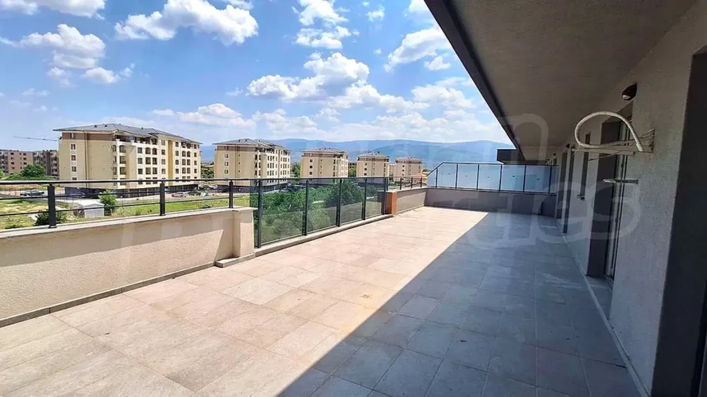 Spacious Apartment with Terrace in Casa Moderna, Plovdiv - Image 1