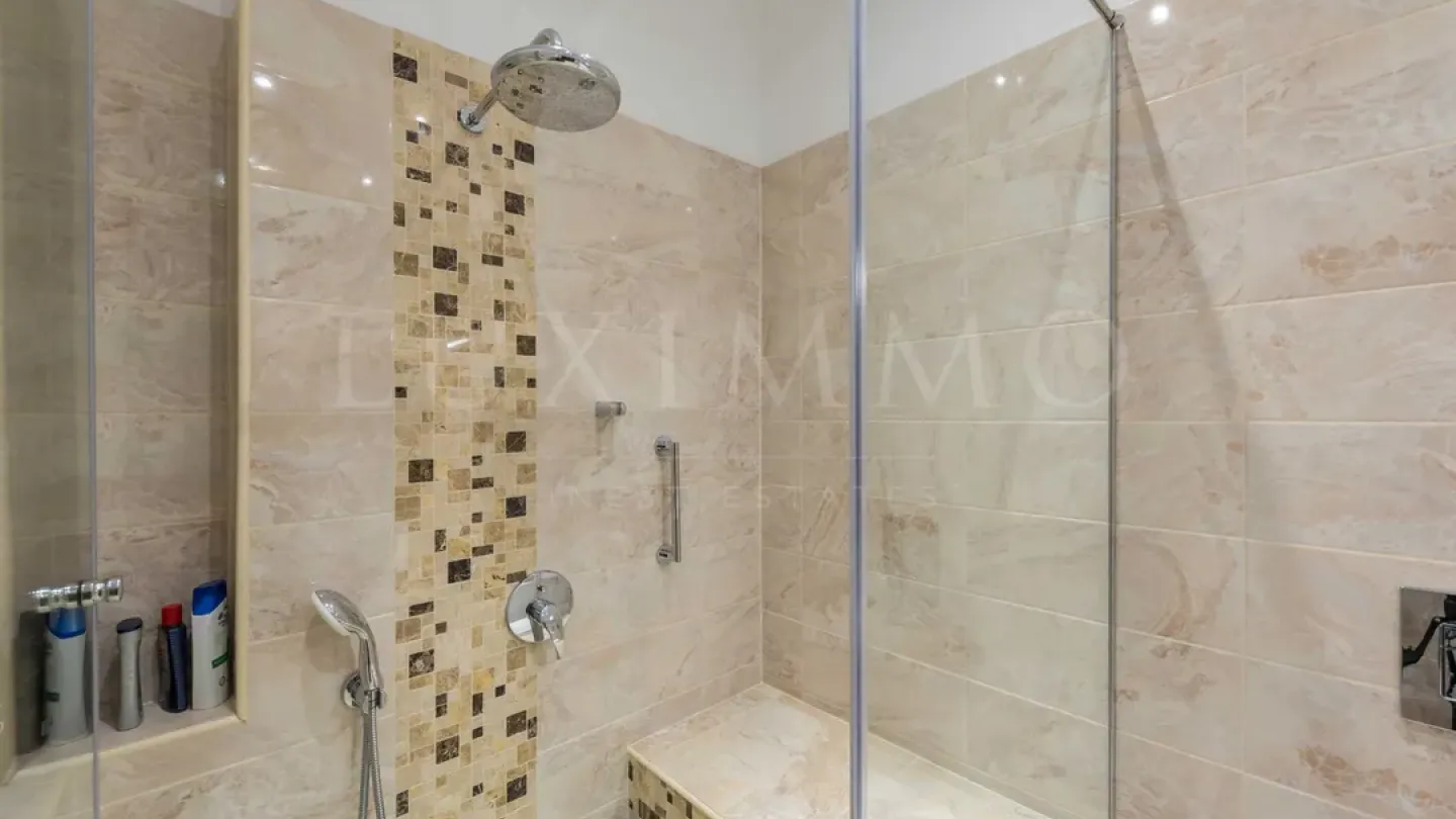Sea Garden Varna: Luxurious 1-Bedroom Apartment with Sea View - Image 2