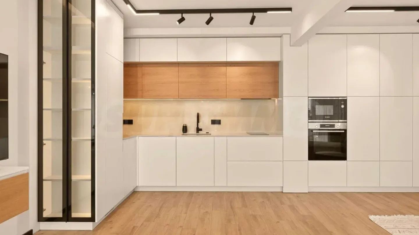 Stylish 2-Bedroom Apartment in Sea Garden Complex, Varna - Image 1