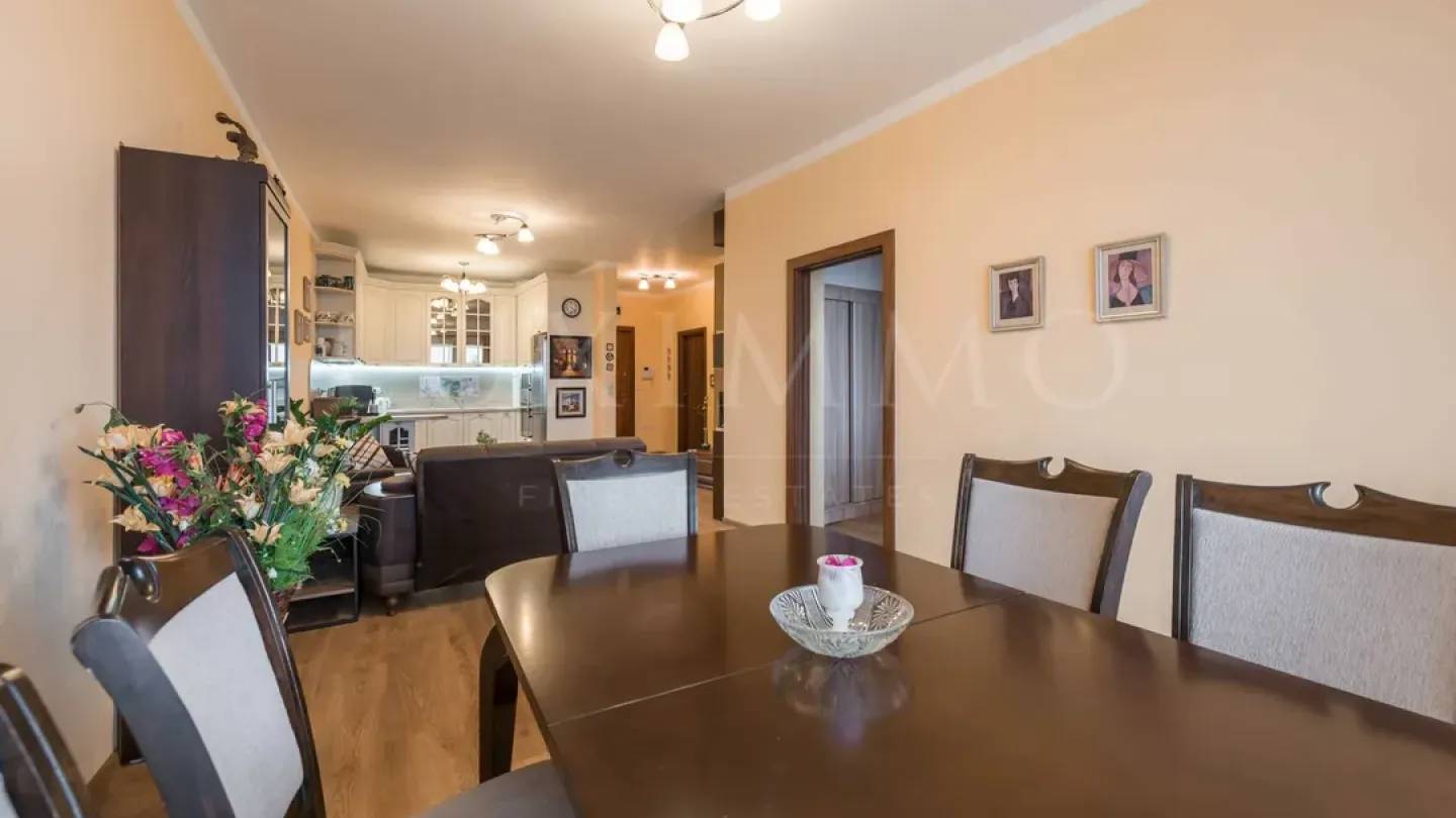 Sea Garden Varna: Luxurious 1-Bedroom Apartment with Sea View - Image 4