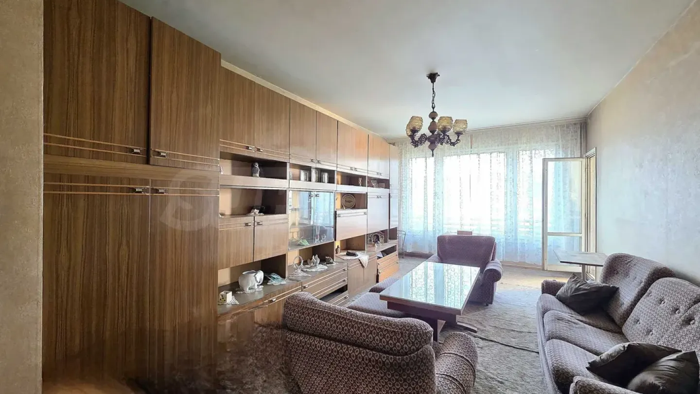Spacious 3-Bedroom Apartment in Quiet Green Sofia Area - Image 1
