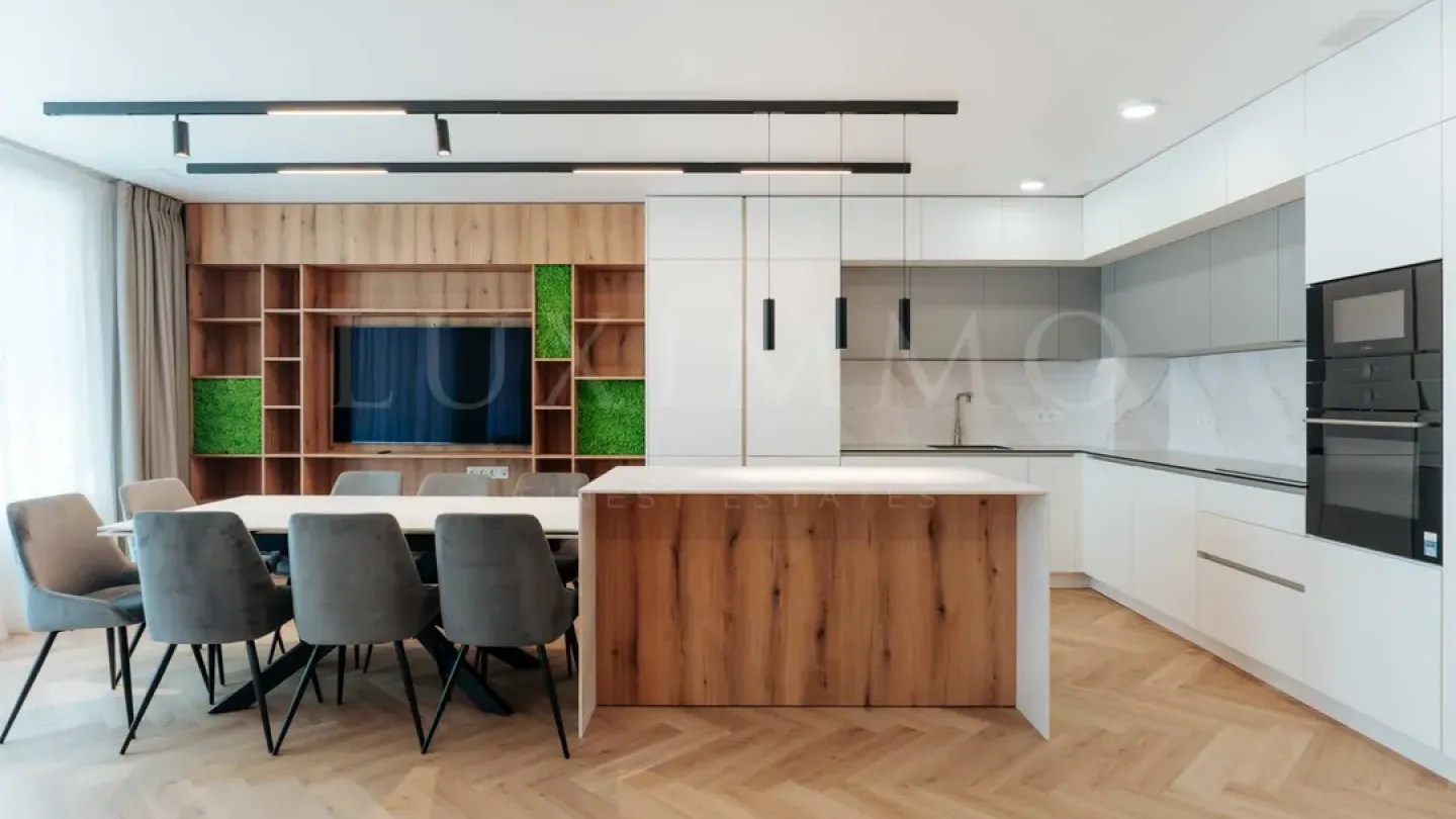 Luxury Burgas Apartment with Parking - Image 5