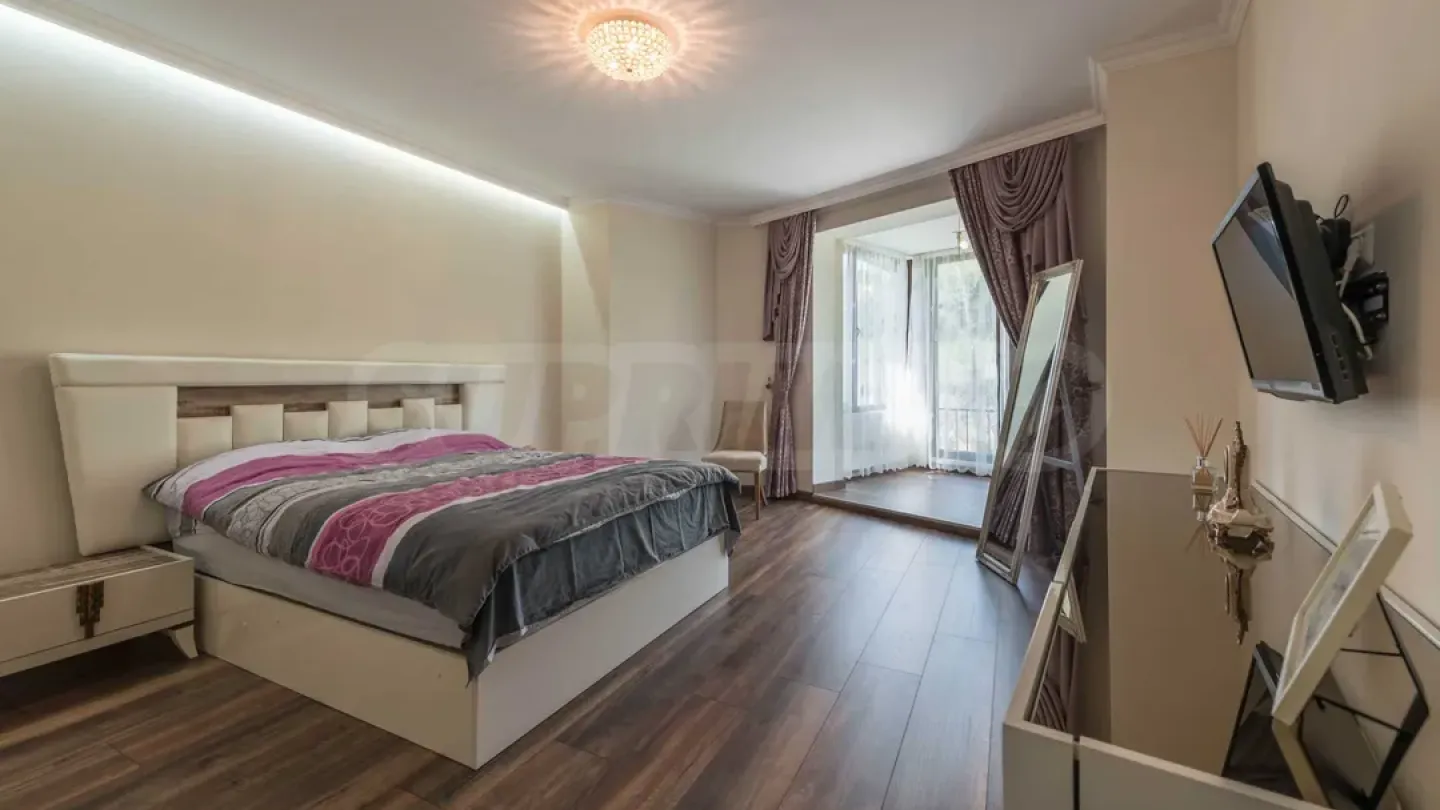 Spacious 3-Bedroom Apartment in Elite Varna Complex - Image 4