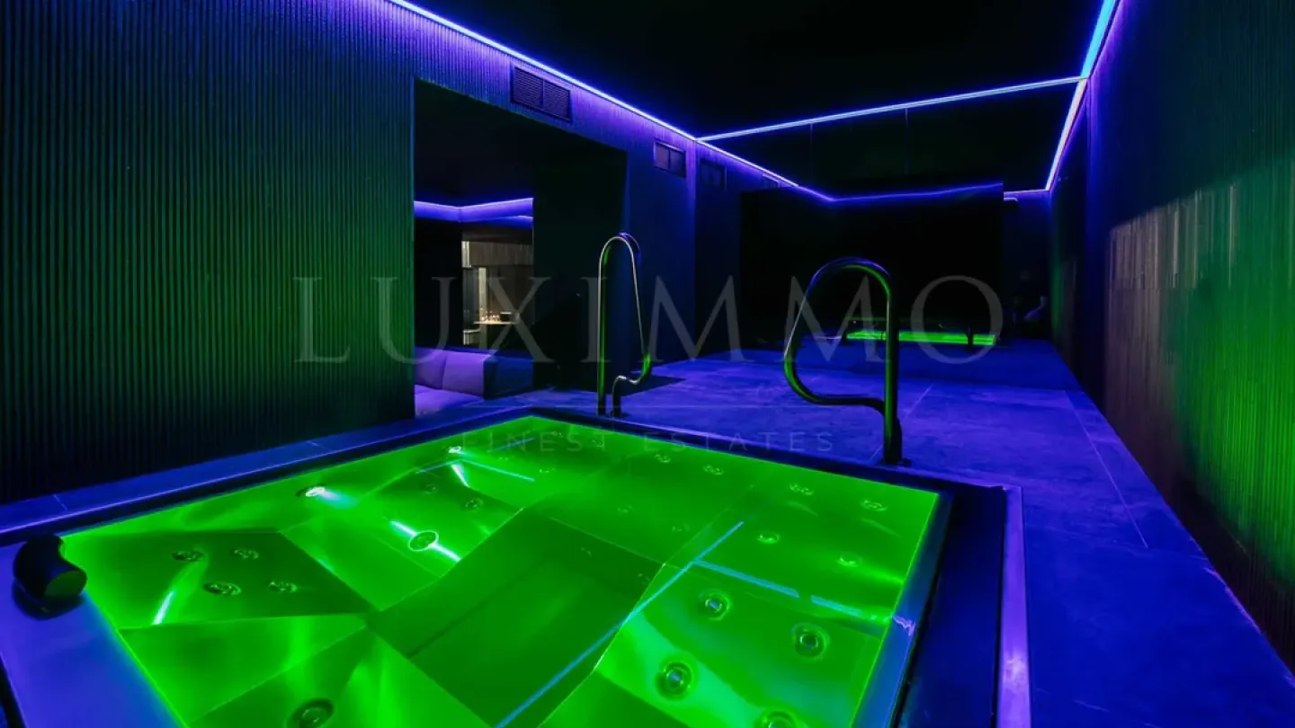 Luxury Varna Penthouse: Spa, Sea Views, & Style - Image 2