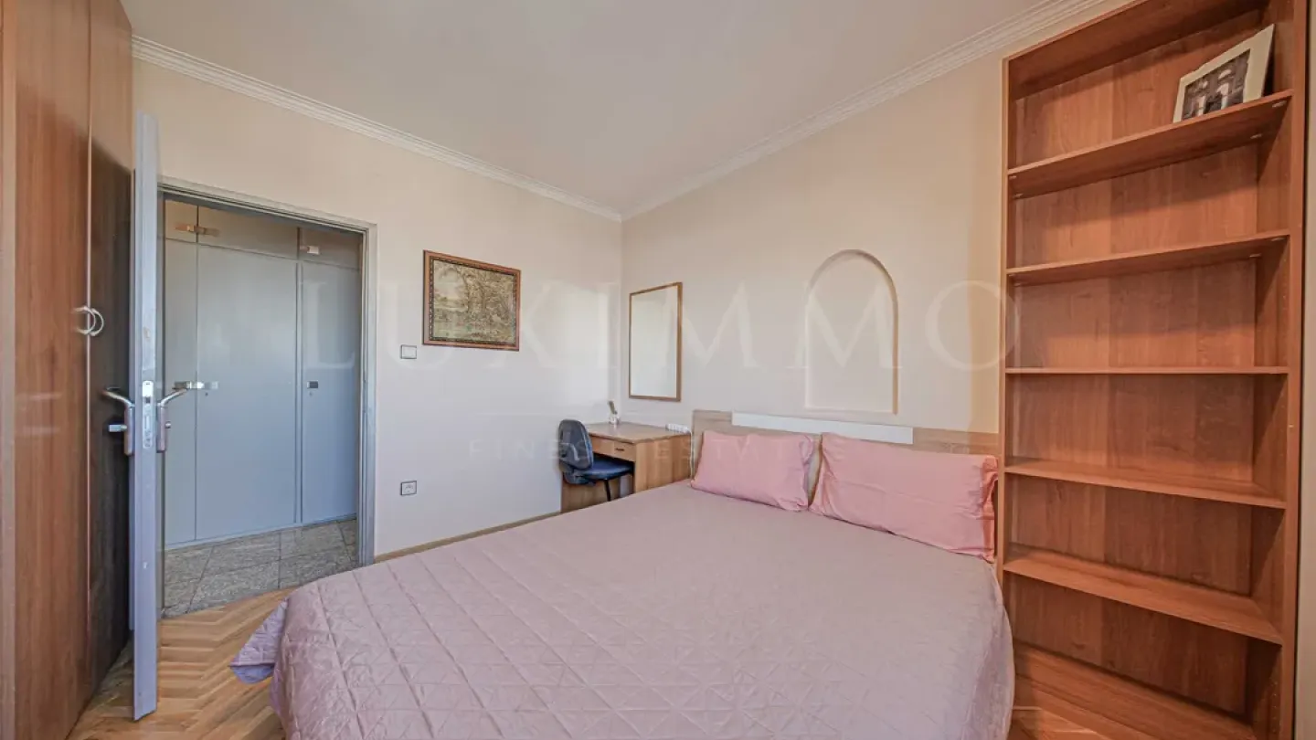 Spacious, Fully Furnished Apartment with Stunning City Views - Image 5