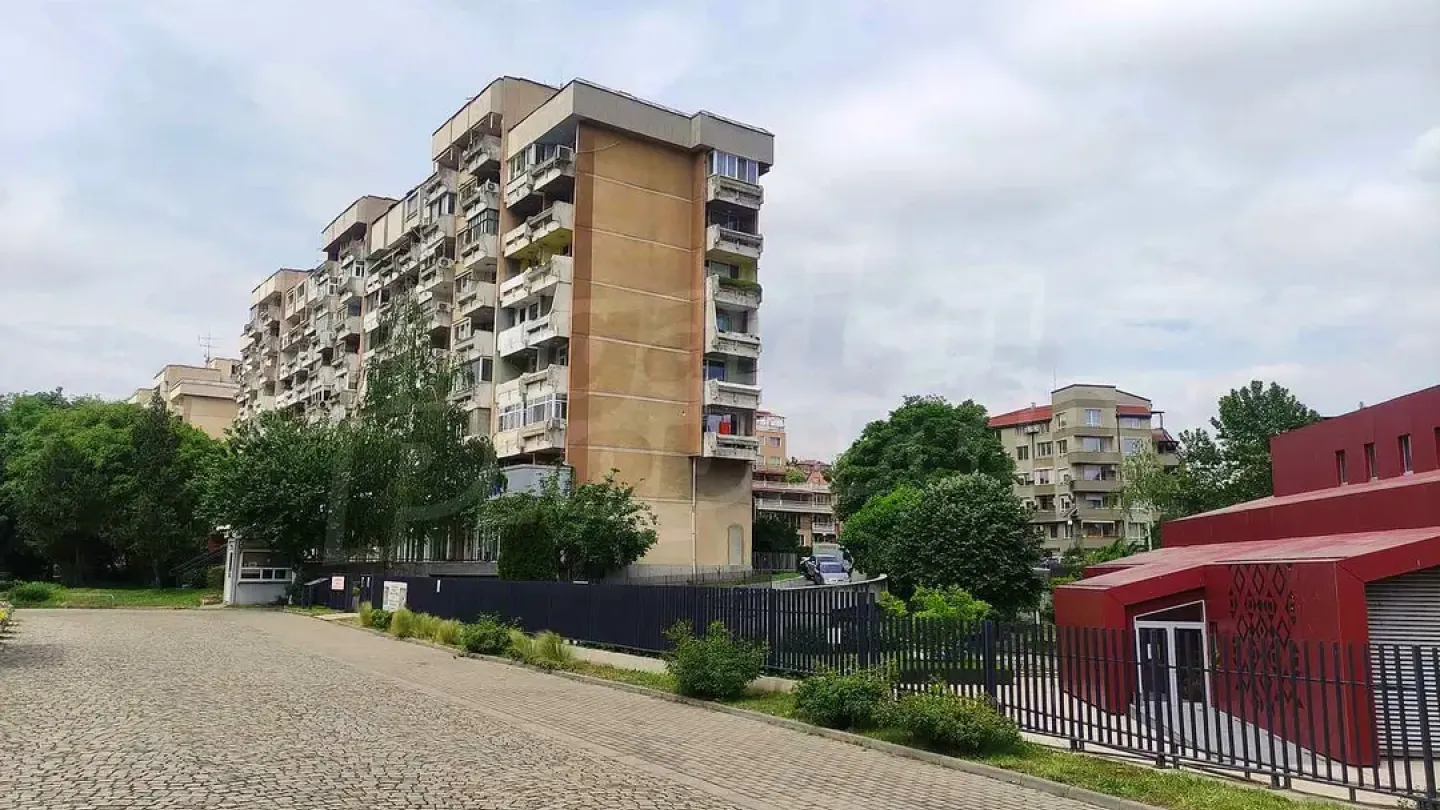 Spacious Apartment with Three Terraces in Plovdiv's Center - Image 5