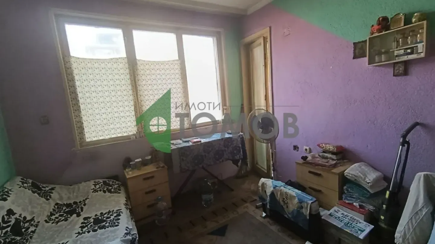 Spacious 3-Bedroom Apartment in Central Stara Zagora for Sale - Image 4