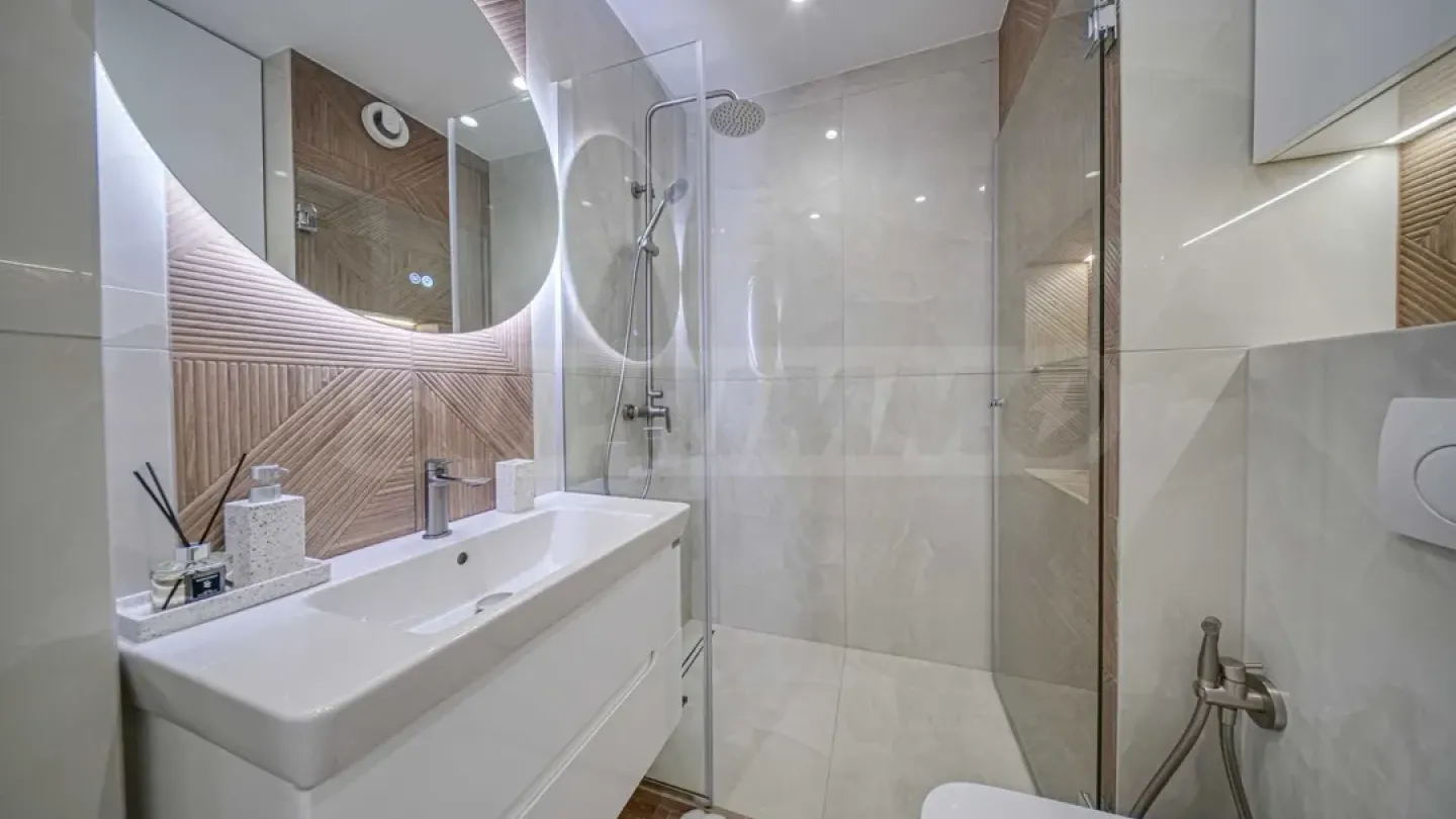 Spacious 2-Bedroom Flat with Vitosha View - Image 3