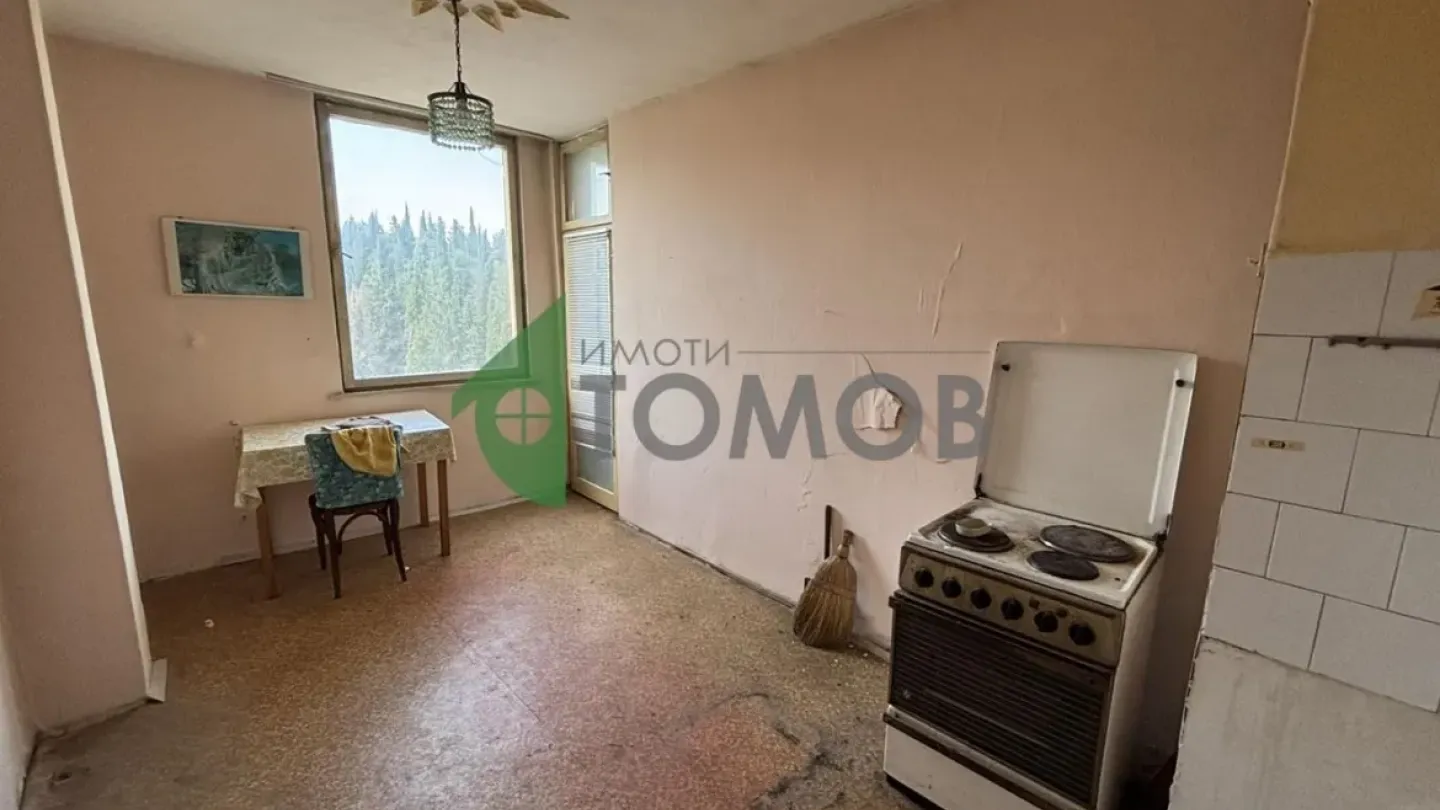 Spacious 3-Bedroom Apartment in Sunny Stara Zagora, Bulgaria - Image 1