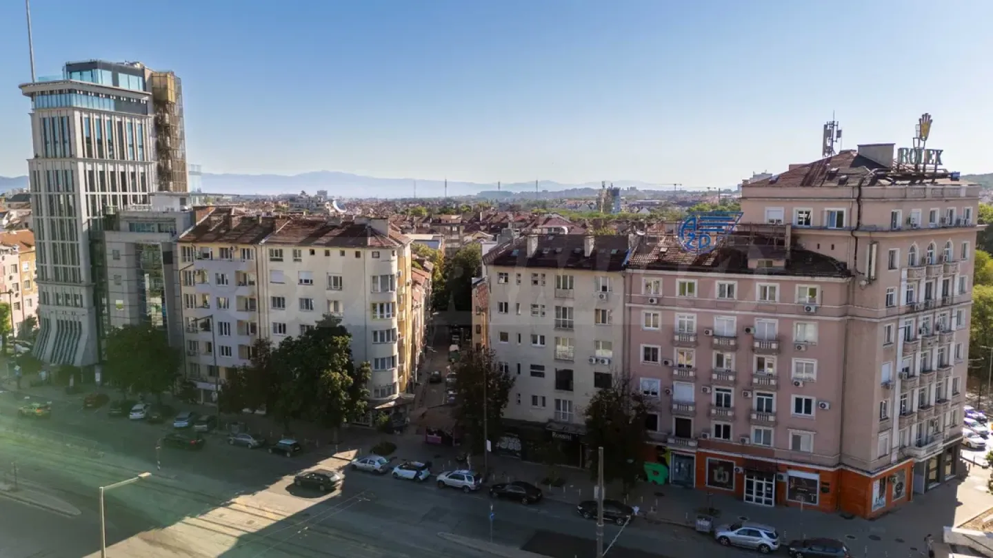 Spacious 2-Bedroom Apartment Near NДК, Sofia - Image 2