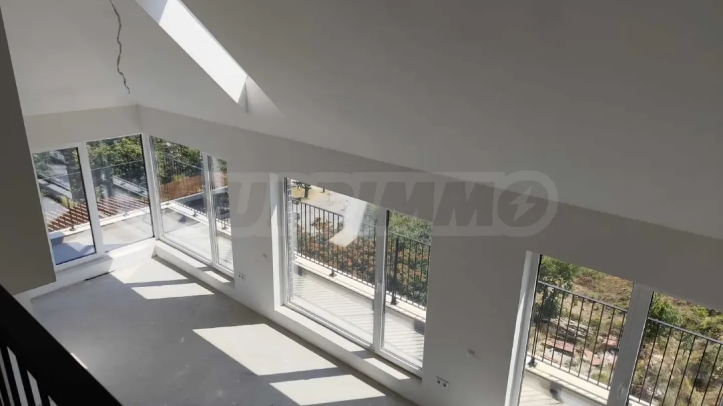 Panoramic Varna Penthouse with Two Terraces - Image 3
