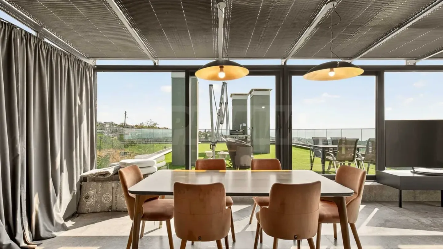 Spacious, Fully Furnished Apartment with Sea View Terrace - Image 5