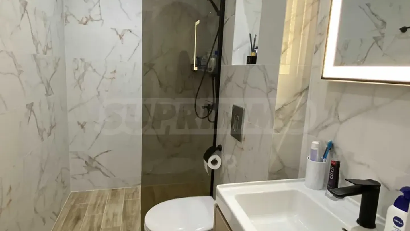 Stylish Three-Bedroom Apartment in Luxury Complex, Plovdiv - Image 3