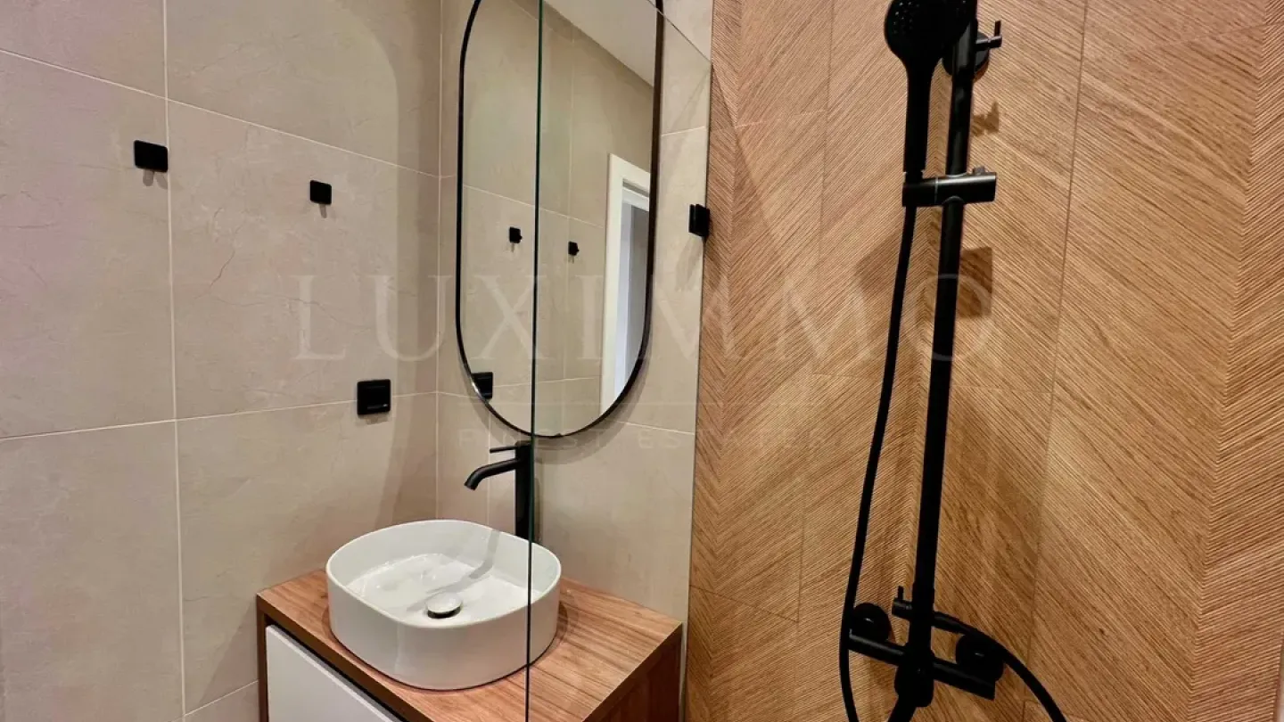 Stylish One-Bedroom Apartment Near Paradise Mall, Sofia - Image 1