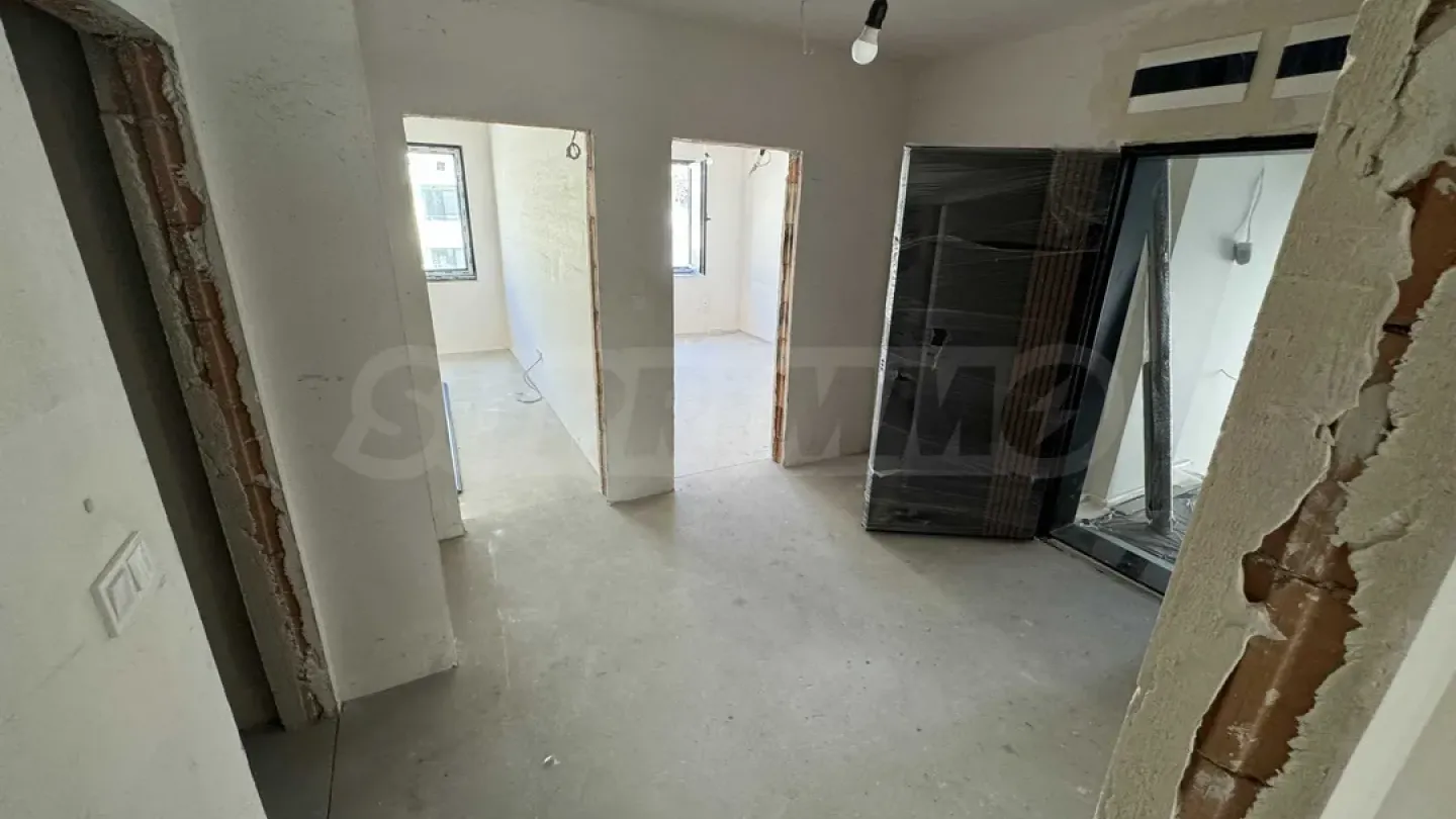 Spacious Three-Bedroom Apartment with Sea View in Varna - Image 2