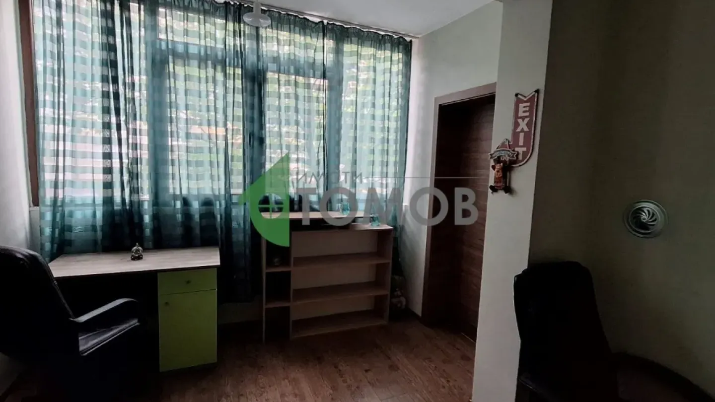 Spacious Three-Bedroom Apartment in Sought-After Stara Zagora - Image 5