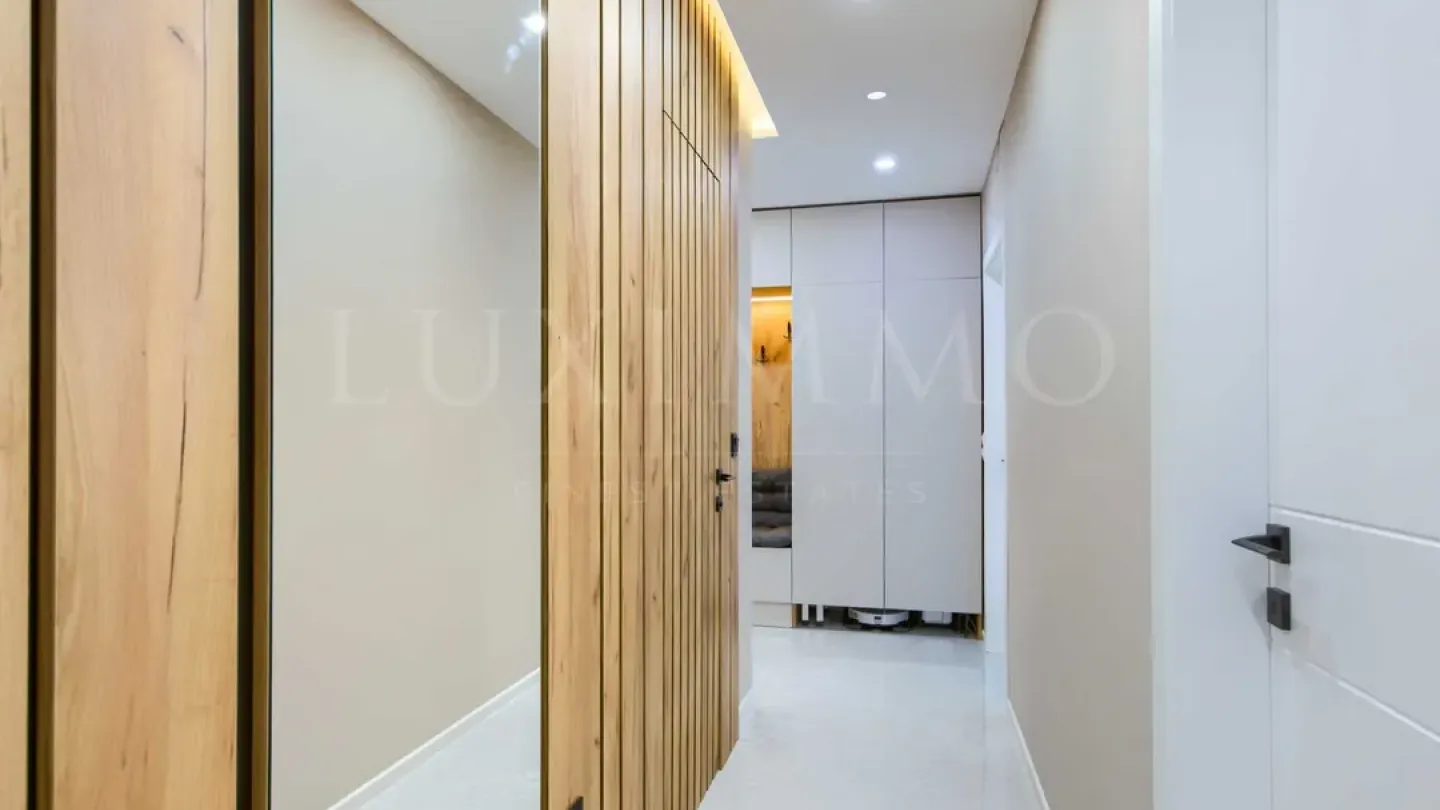 Luxury 2-Bedroom Apartment Near Metro Station - Image 3