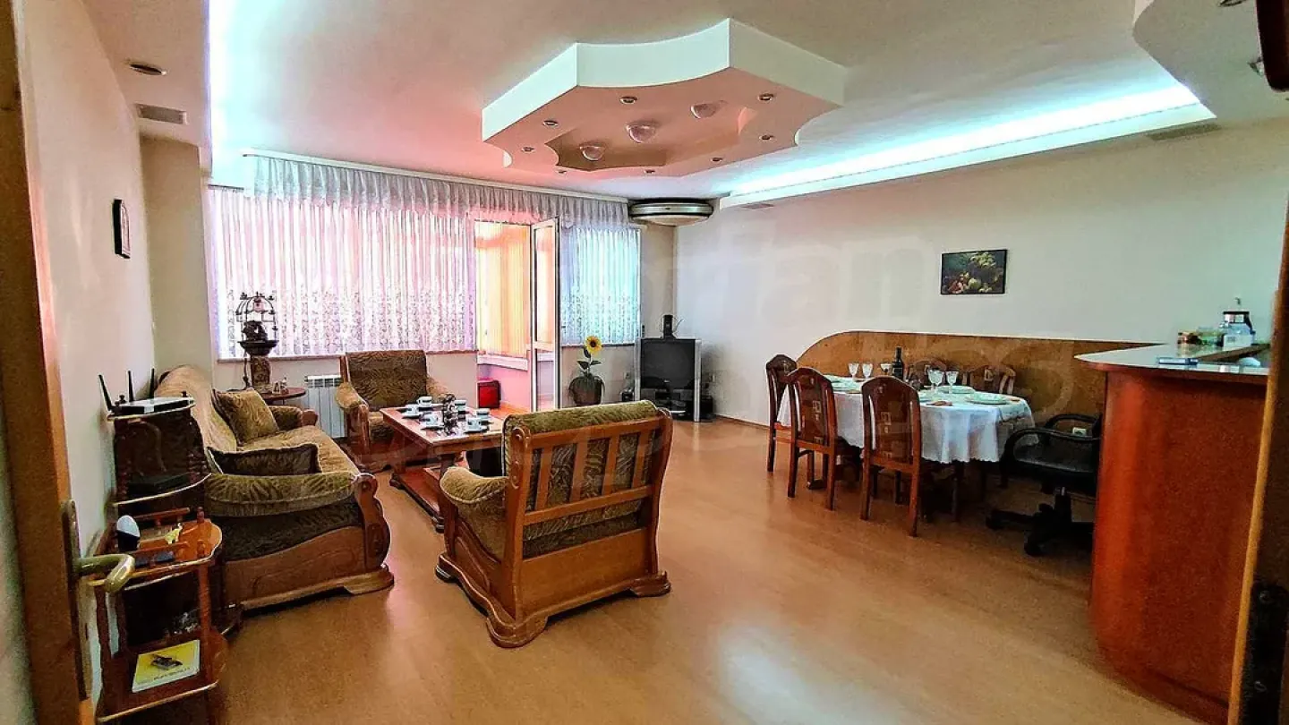 Spacious Two-Bedroom Apartment in Old Town, Stara Zagora - Image 3