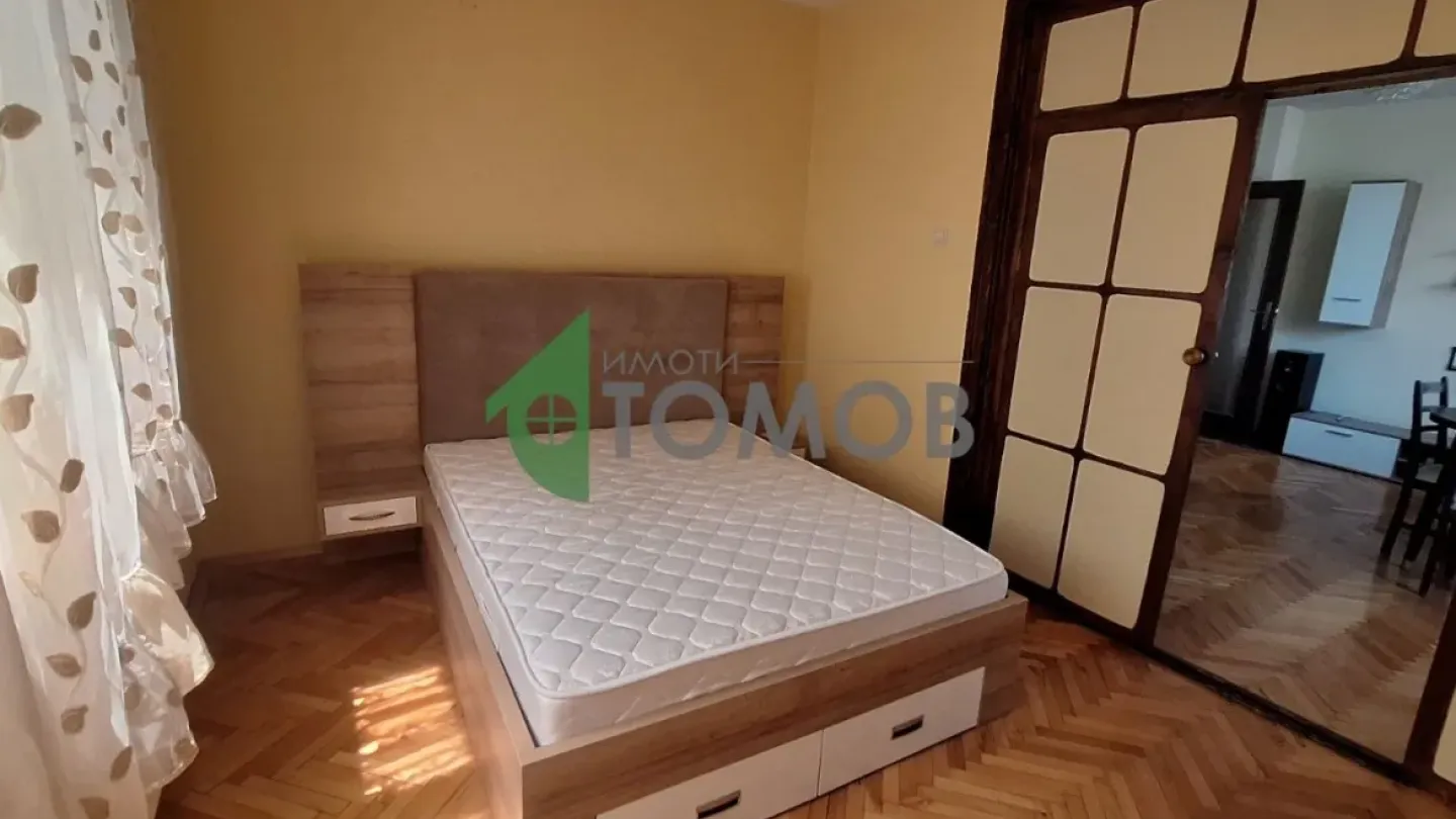 Spacious Three-Bedroom Apartment in Central Stara Zagora for Sale - Image 4