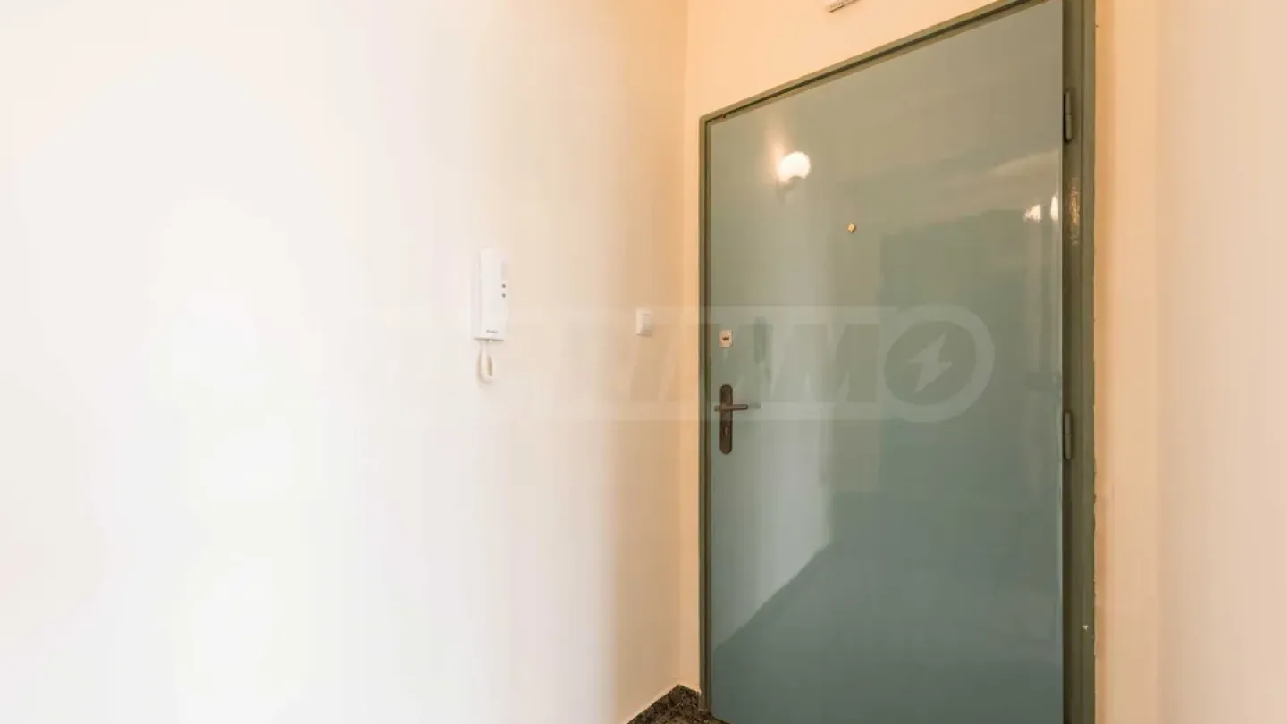 Spacious 3-Bedroom Apartment in Varna City Center - Image 2