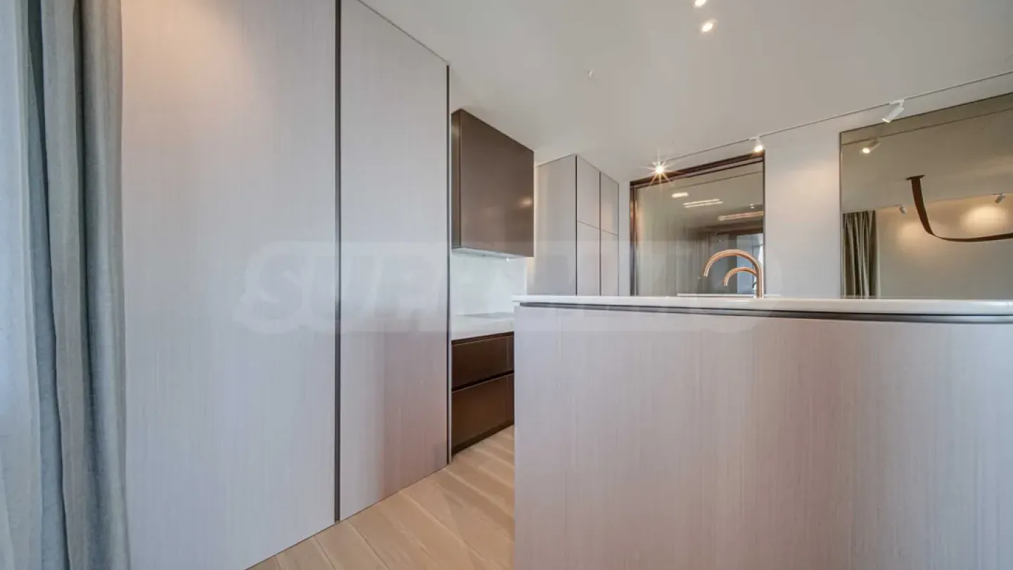 Luxurious Penthouse with Stunning Mountain Views - Image 2