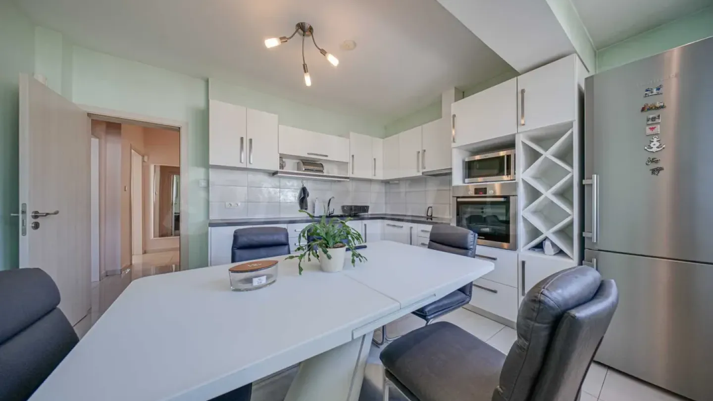 Spacious, Fully Furnished Apartment in Sofia's Quiet Lozhnets District - Image 5