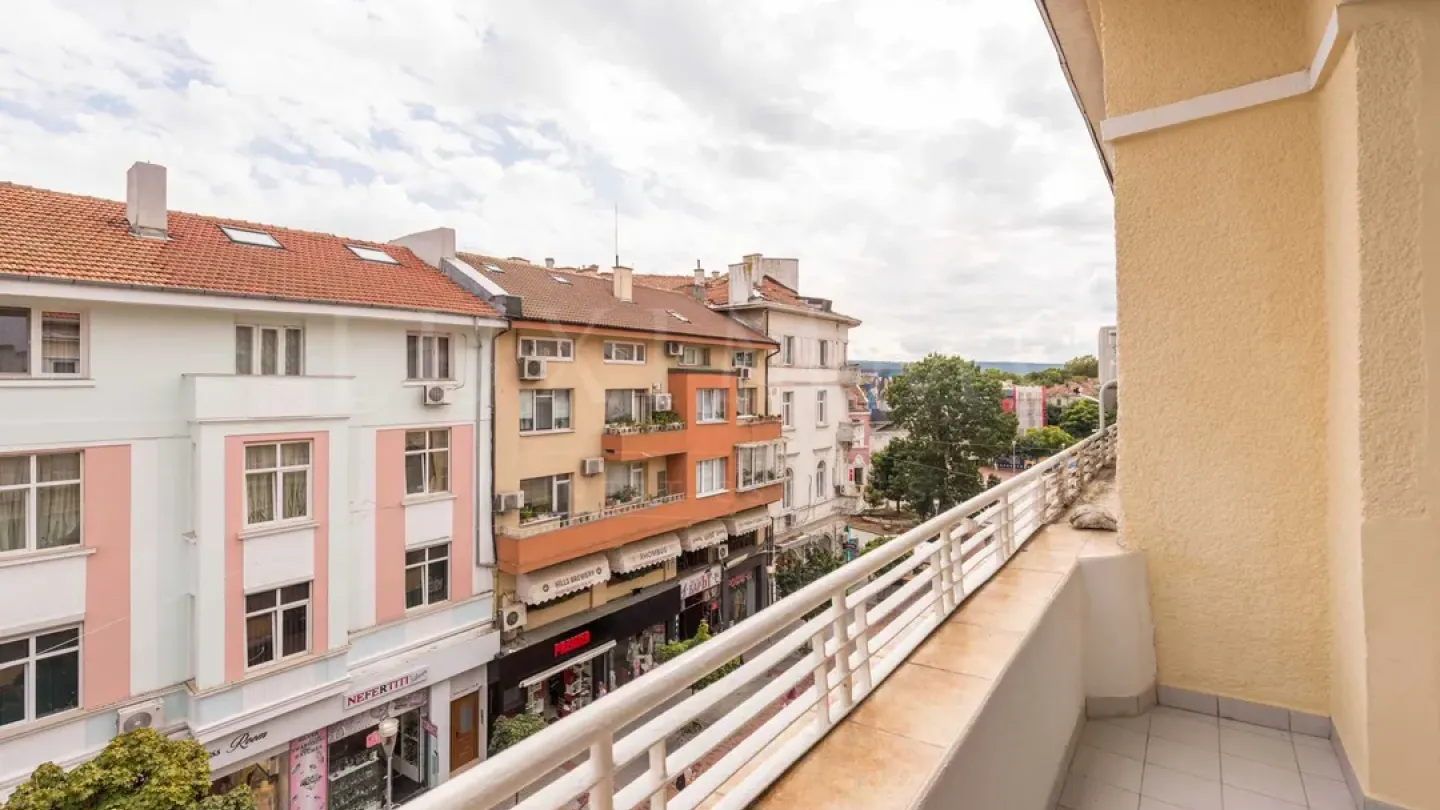 Spacious Apartment Near Sea & Universities - Varna - Image 1