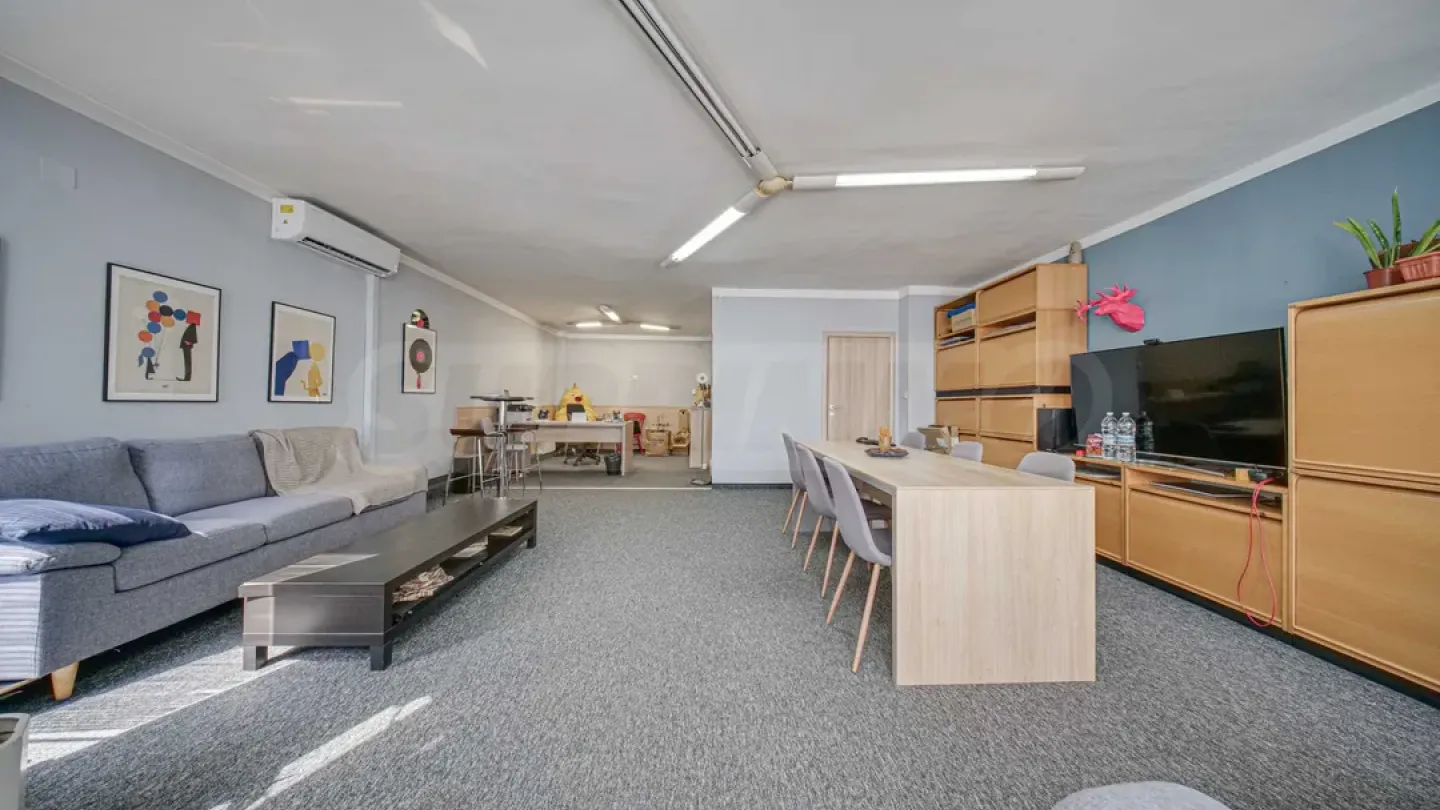 Spacious 3-Bedroom Apartment near "Marinel" Hotel - Sofia - Image 4