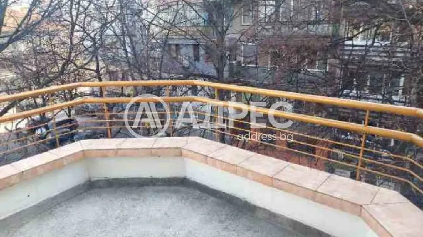 Spacious Three-Bedroom Mezonet for Sale in the Heart of Stara Zagora - Image 2