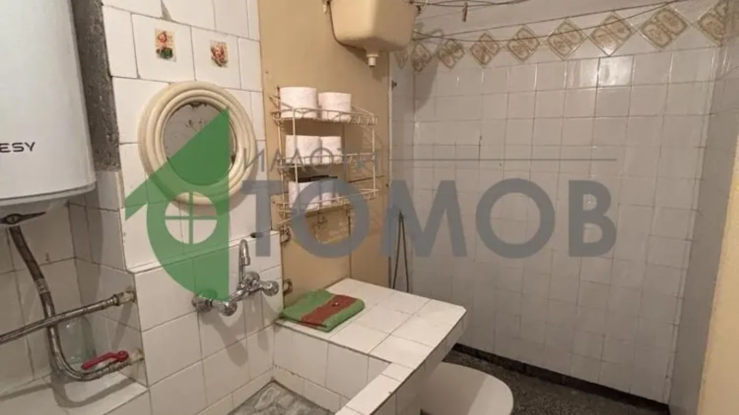 Spacious One-Bedroom Apartment in Stara Zagora's Kazaniski District - Image 3