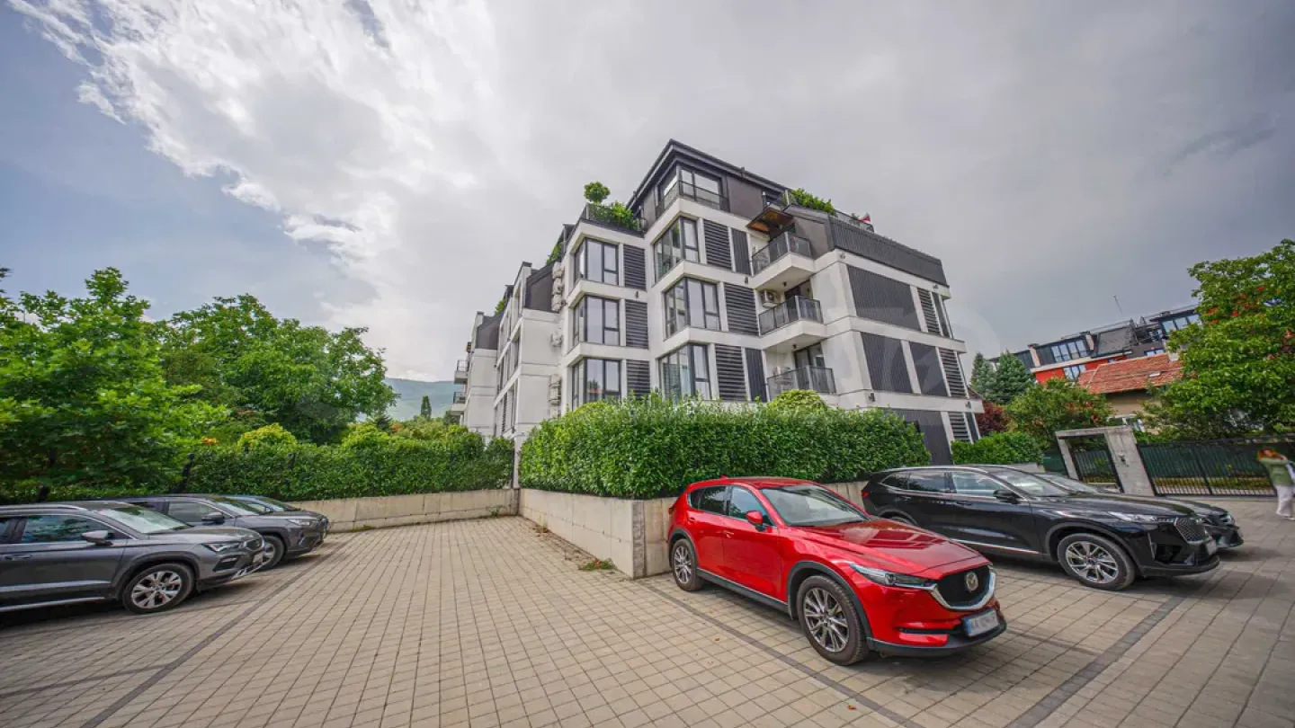 Spacious 2-Bedroom Apartment with Parking in Pavlovo - Image 4