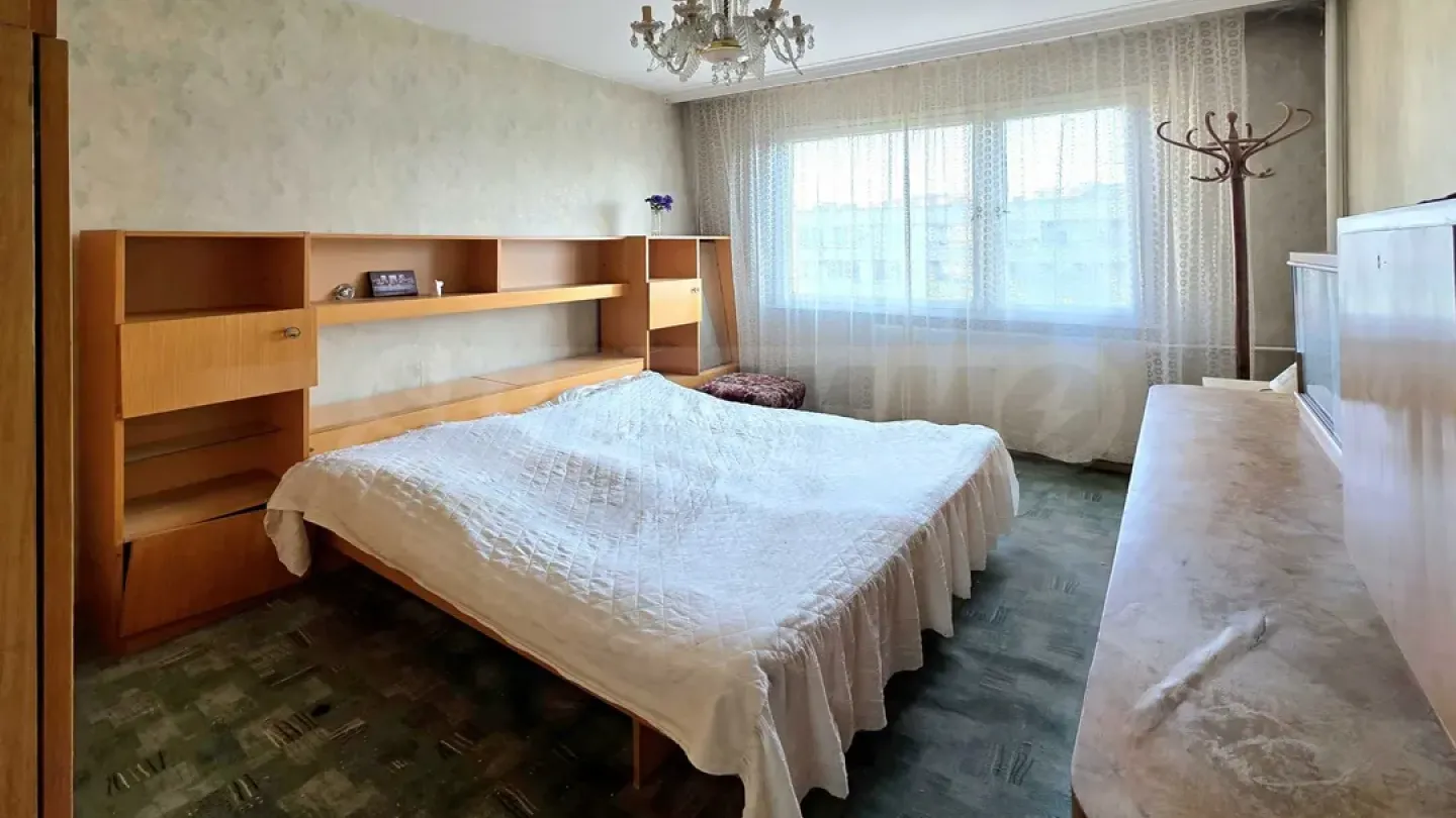 Spacious 3-Bedroom Apartment in Quiet Green Sofia Area - Image 2