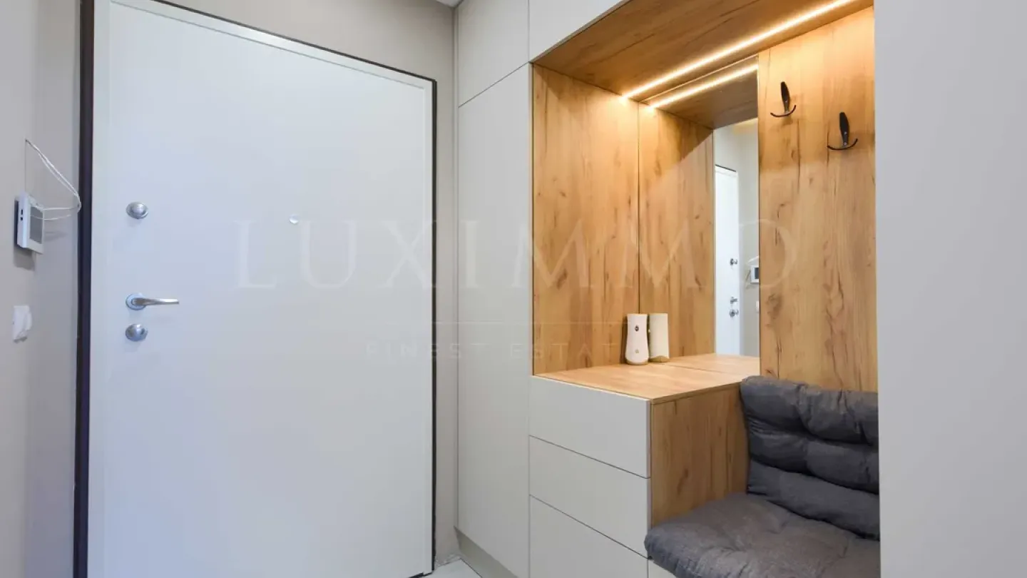 Luxury 2-Bedroom Apartment Near Metro Station - Image 2