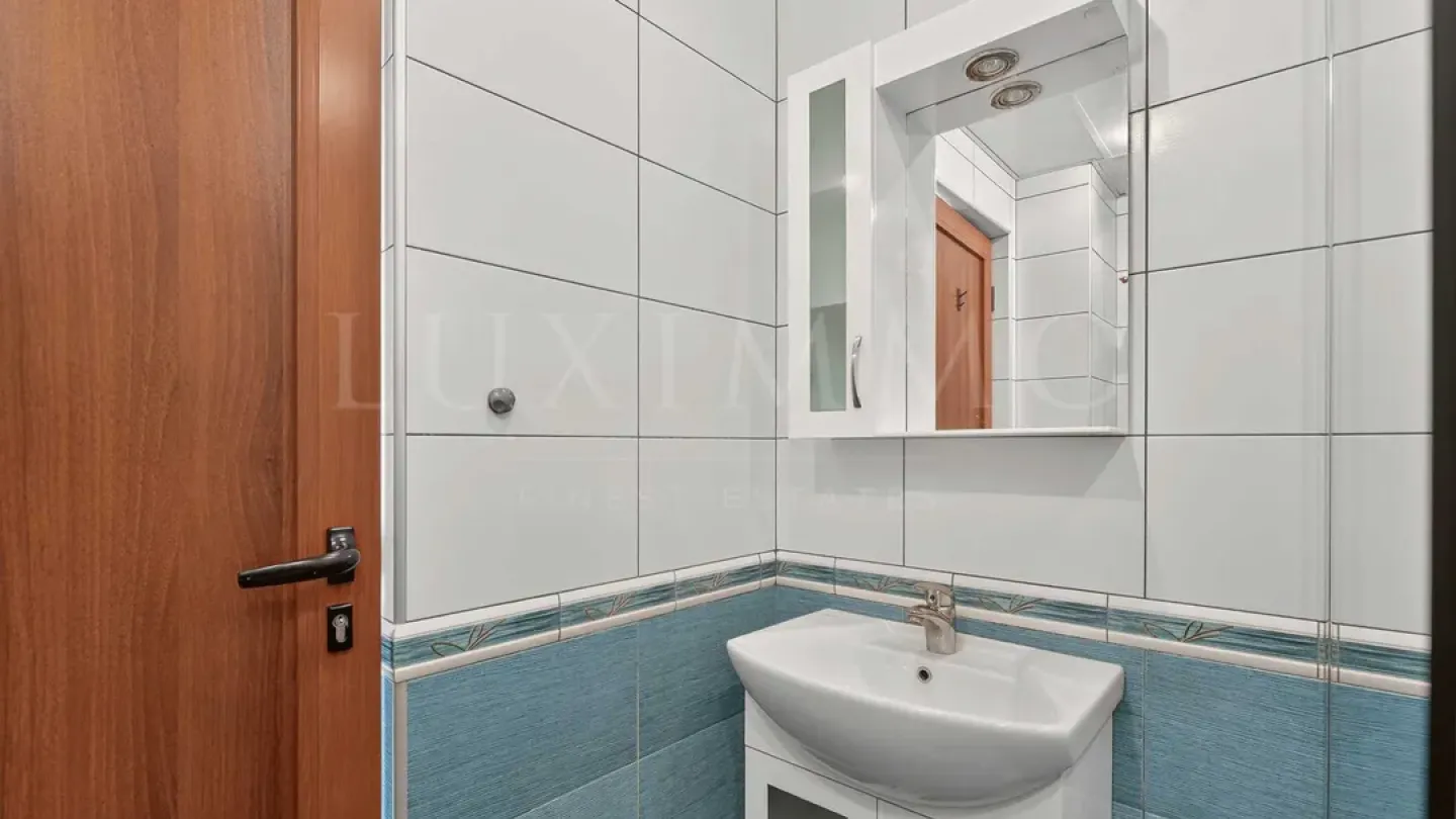 Spacious, Fully Furnished 3-Bedroom Apartment in Central Varna - Image 1