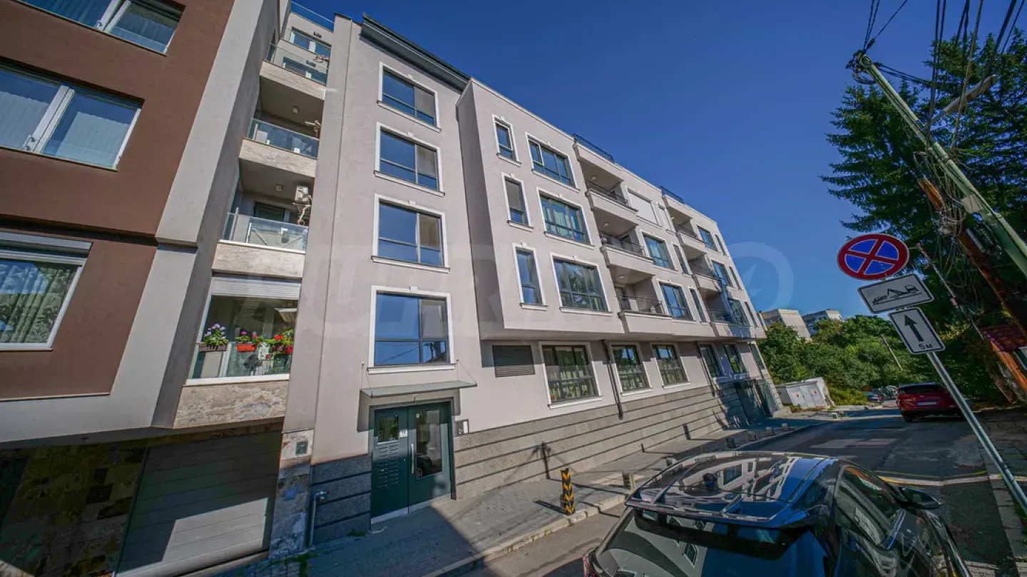 Spacious Fully Furnished Apartment with Terrace in Sofia - Image 4