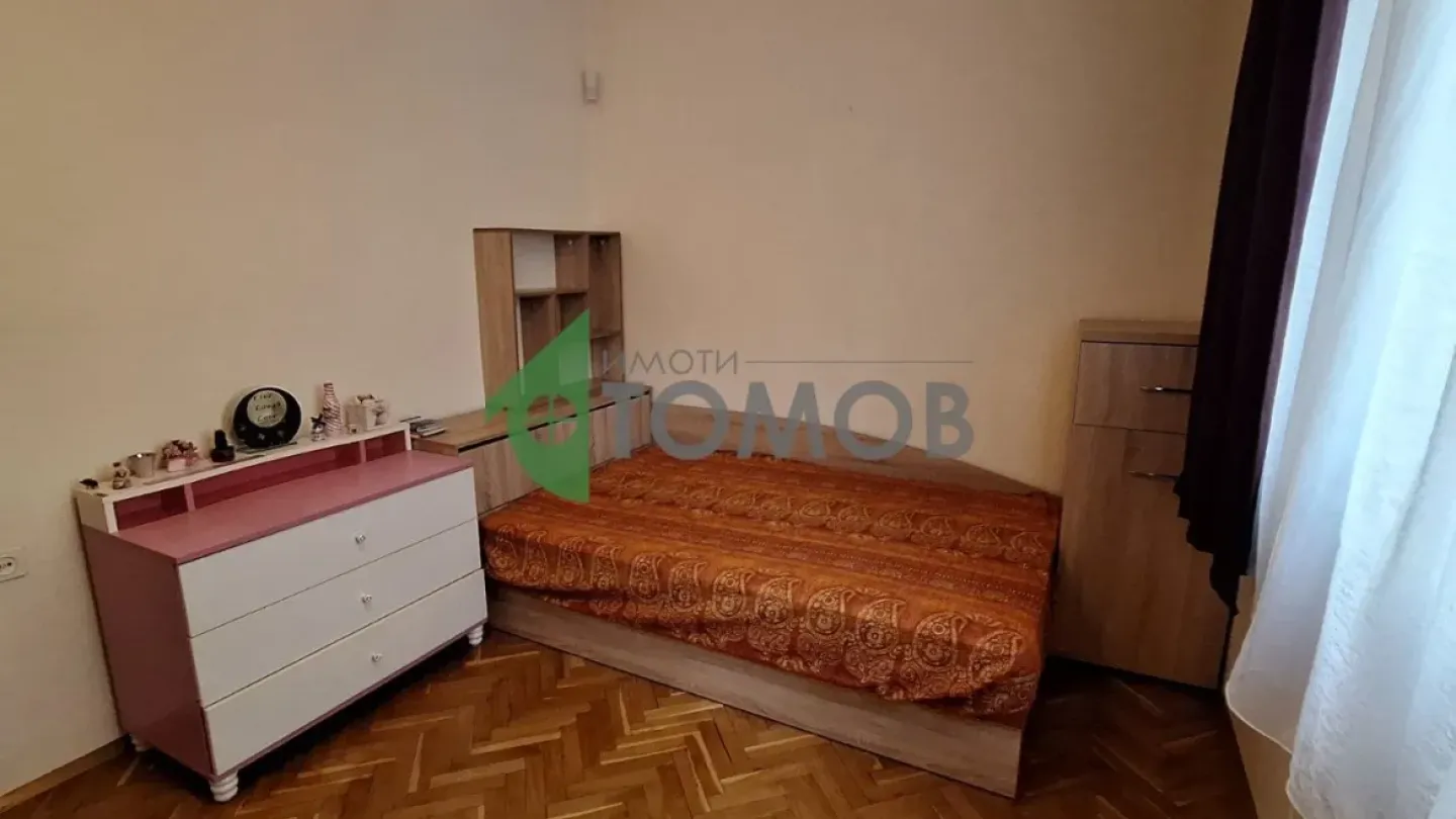 Spacious Fully Furnished 3-Bedroom Apartment in Old Town, Stara Zagora - Image 1