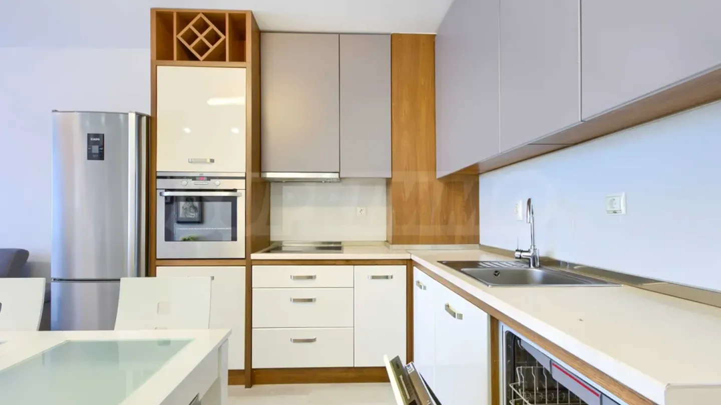 Spacious, Fully Furnished Apartment Near Paradise Center, Sofia - Image 4