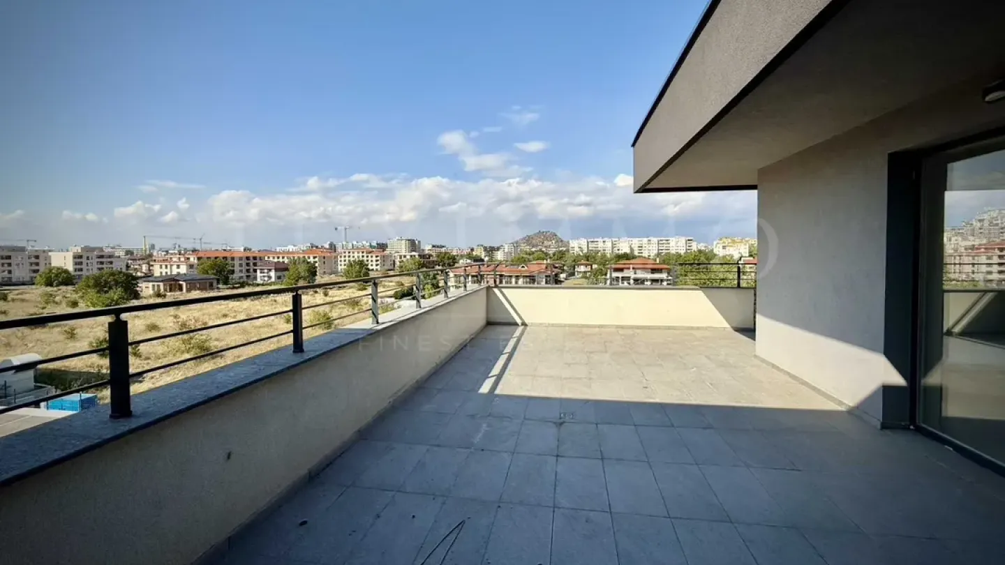 Panoramic Rhodope Views: Luxurious Plovdiv Apartment - Image 2