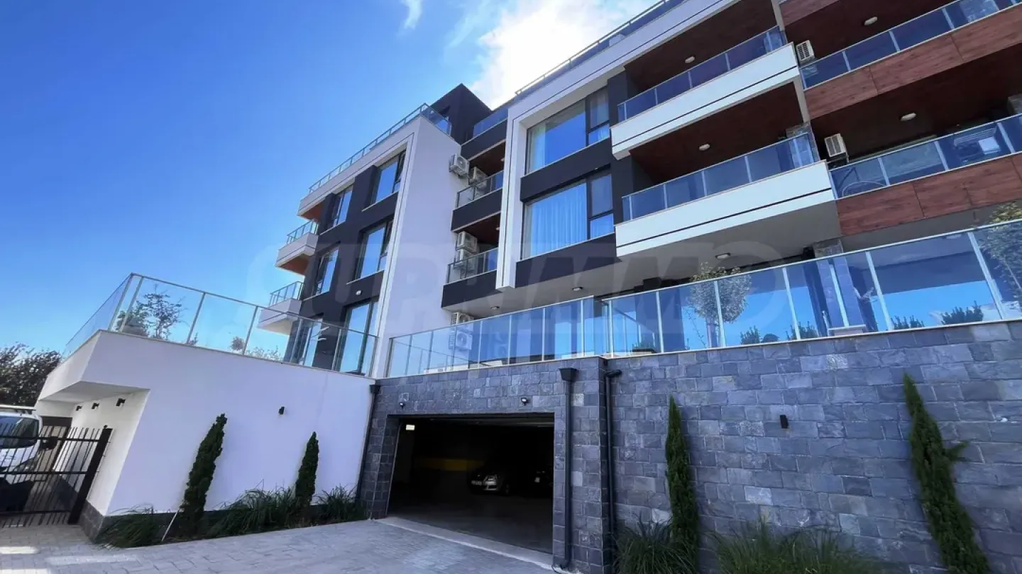 Spacious 1 Bed Apartment Near Burgas Beach - Image 3
