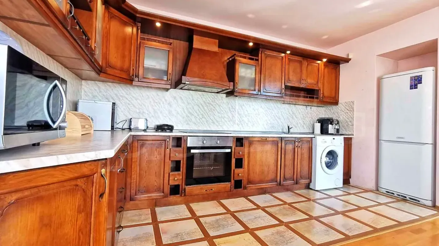 Stylish Varna Apartment - Central Location, Furnished, 103m2 - Image 5