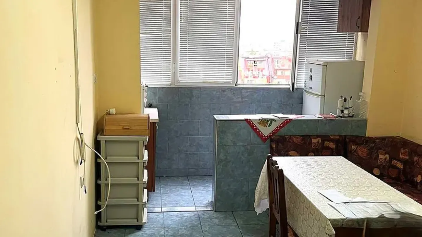 Spacious 2-Bedroom Apartment in Central Stara Zagora - €90,000 - Image 3