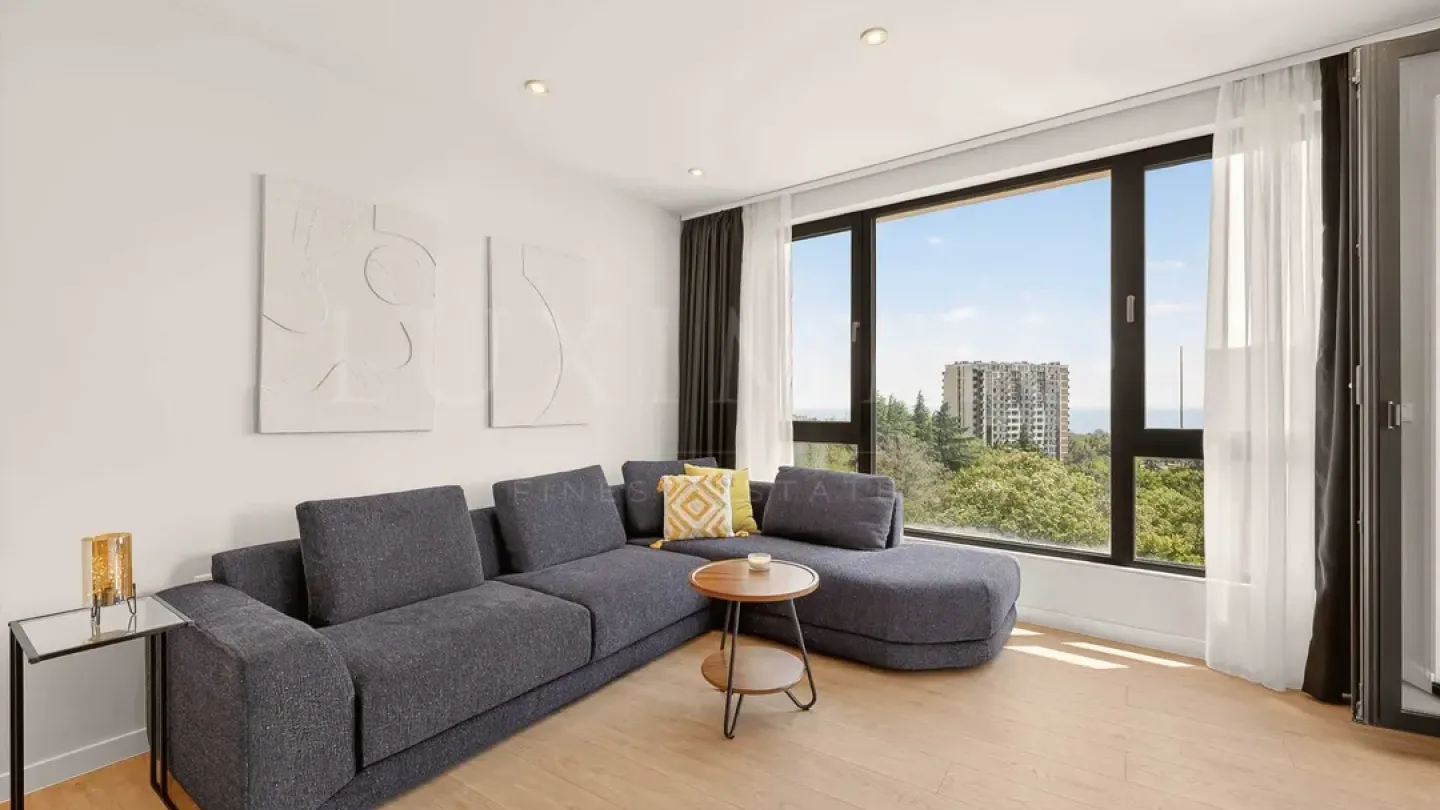 Luxurious Varna Apartment with Parking – Briz District - Image 2