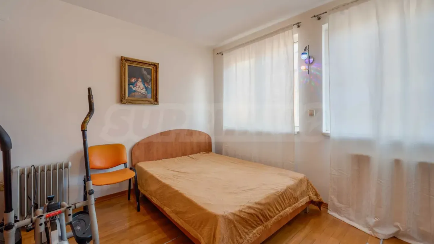 Spacious Fully Furnished Apartment Near Hotel "Marinela", Sofia - Image 4