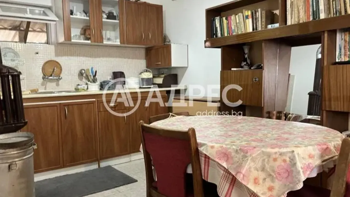 Spacious Fully Furnished Burgas Apartment with Garden and Garage for Sale - Image 1