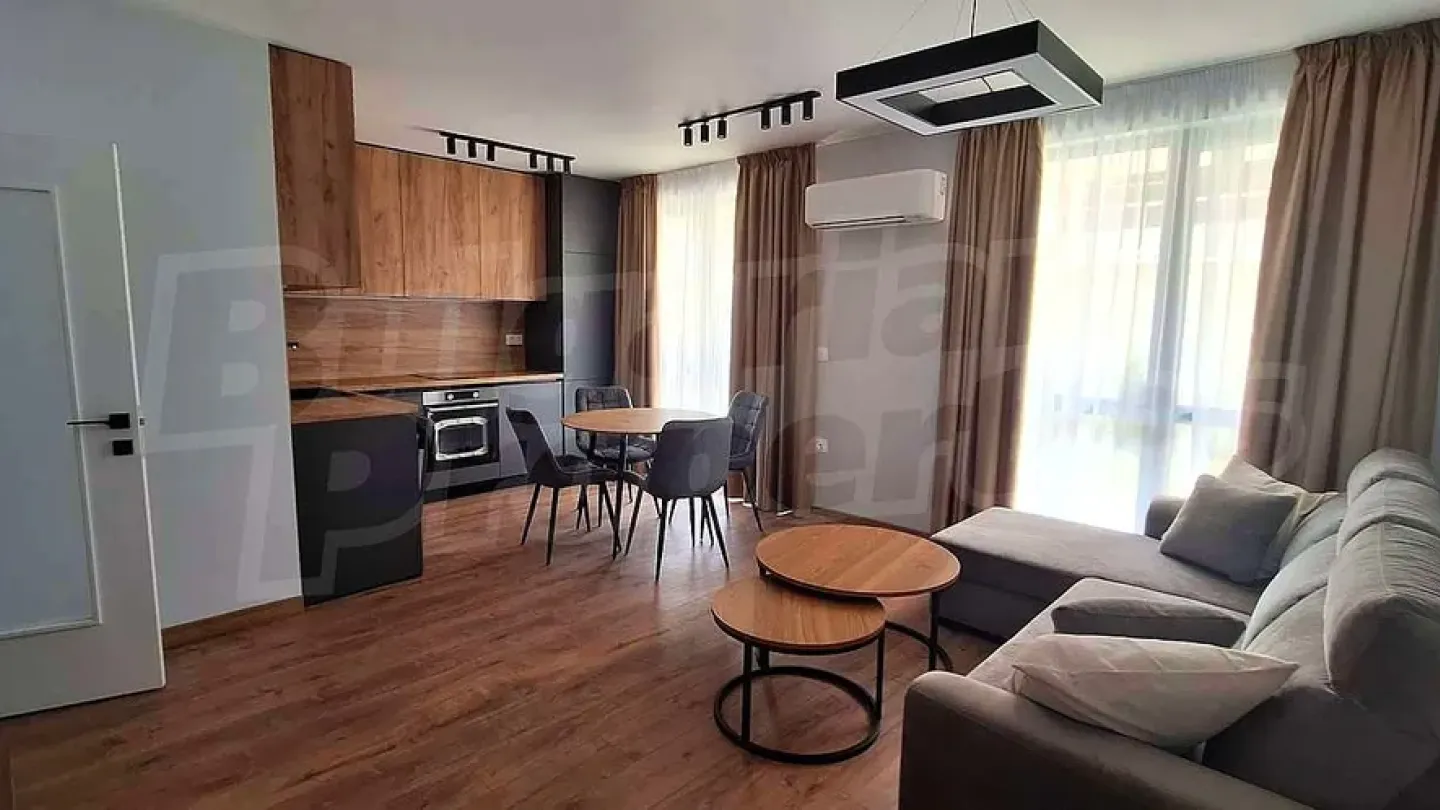 Spacious, Fully Furnished Apartment with Parking in Plovdiv - Image 2