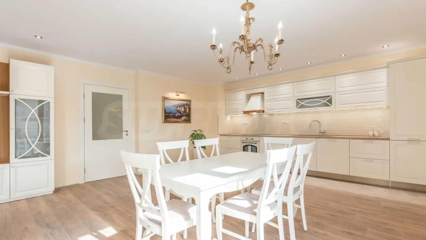 Spacious, Fully Furnished Apartment in Varna's Heart. - Image 3