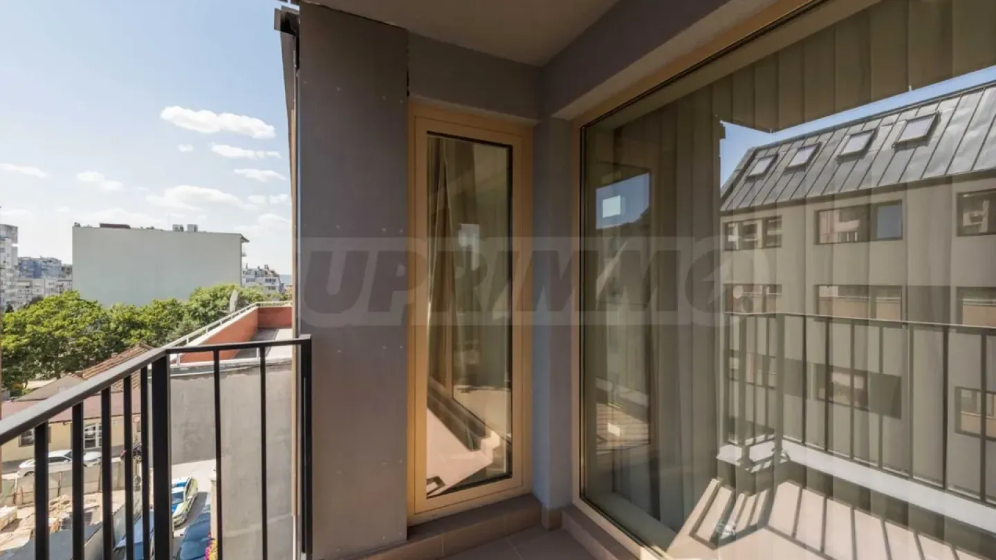 Luxury 3BR Apartment with Garage - Varna Center - Image 1