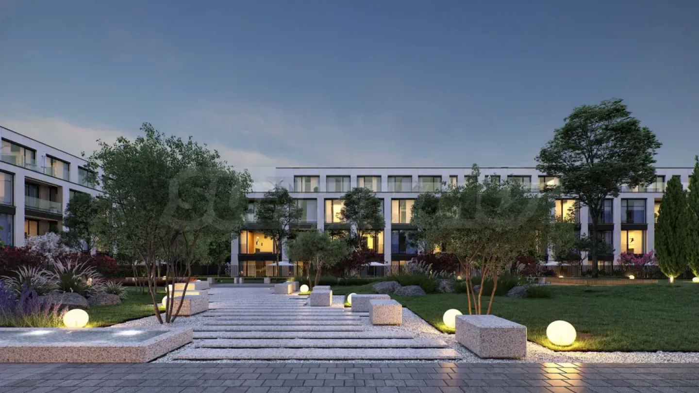 Spacious Modern Apartment with Private Garden - Image 1